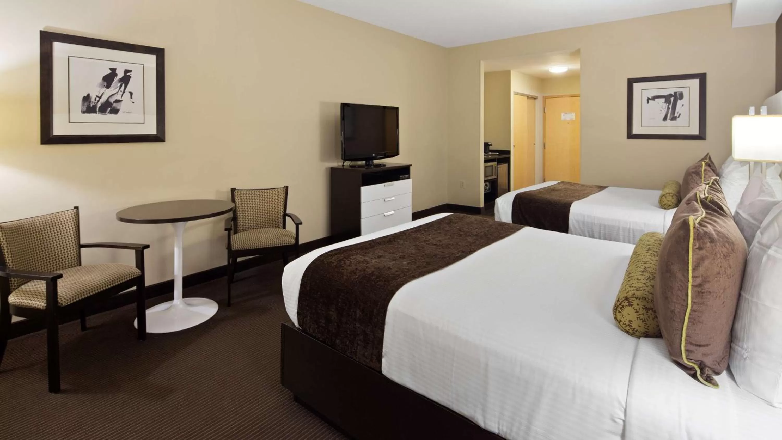 Photo of the whole room, Bed in Best Western Plus Miami Intl Airport Hotel & Suites Coral Gables