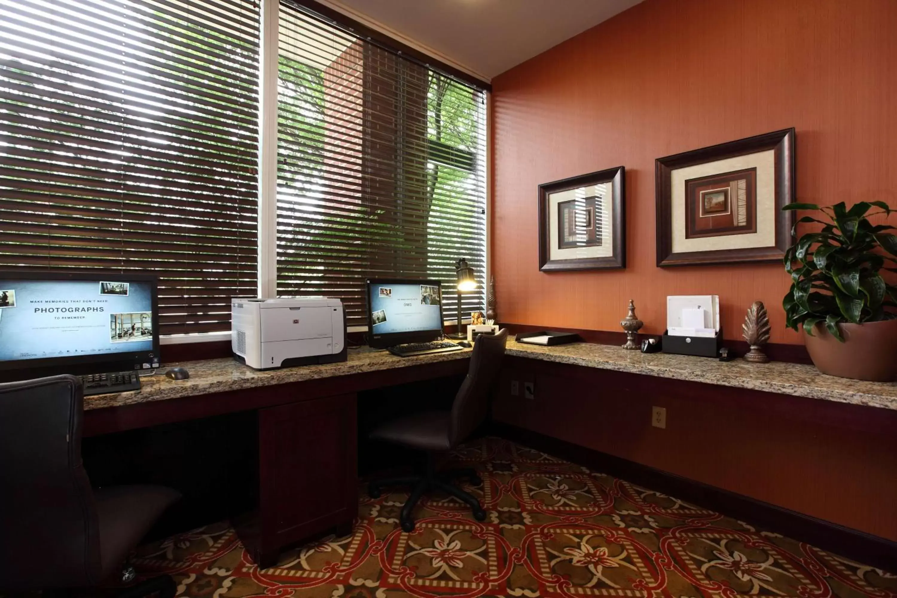 Business facilities, Business Area/Conference Room in Hampton Inn & Suites Charlottesville at the University