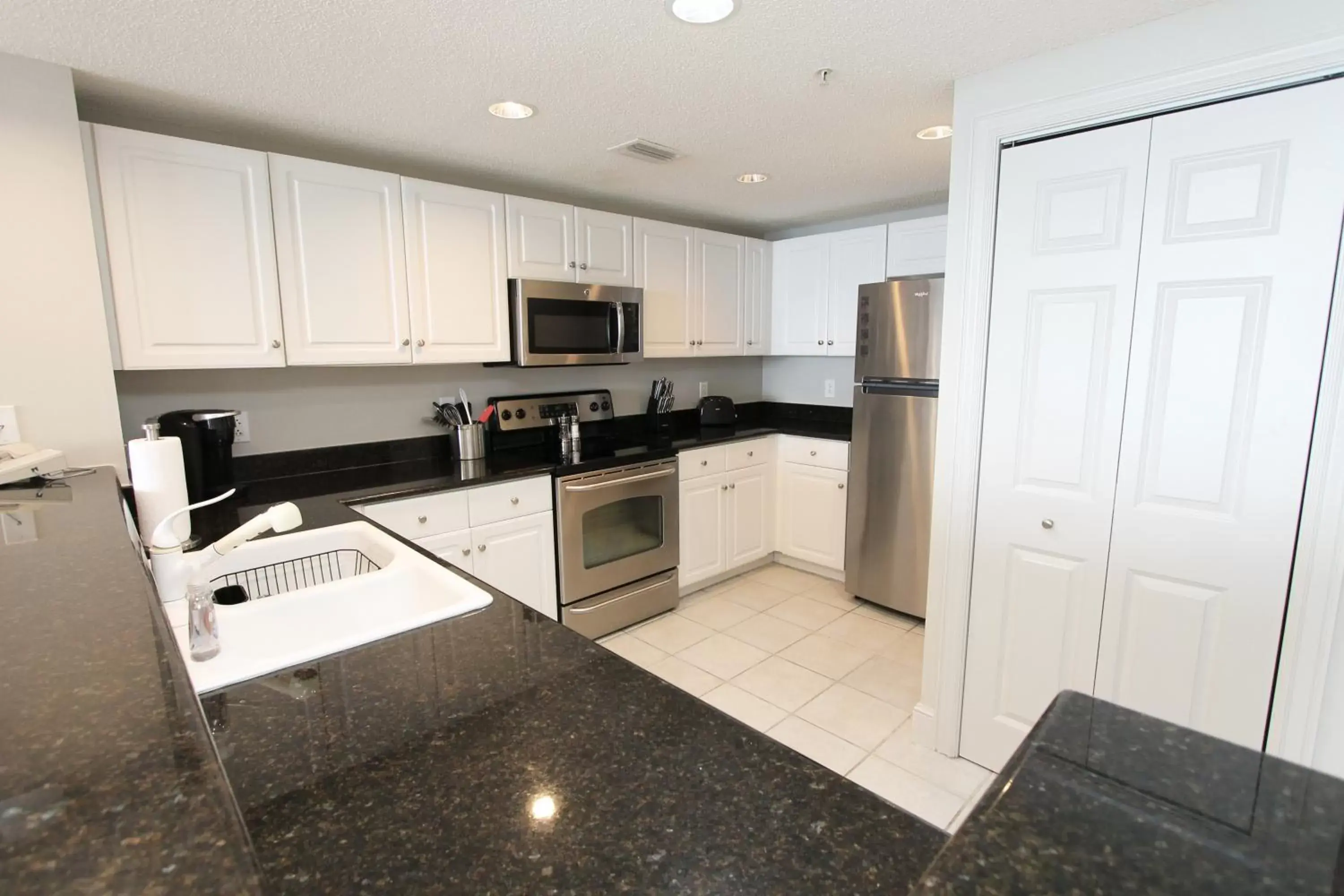 Kitchen or kitchenette, Kitchen/Kitchenette in Majestic Beach Resort, Panama City Beach, Fl