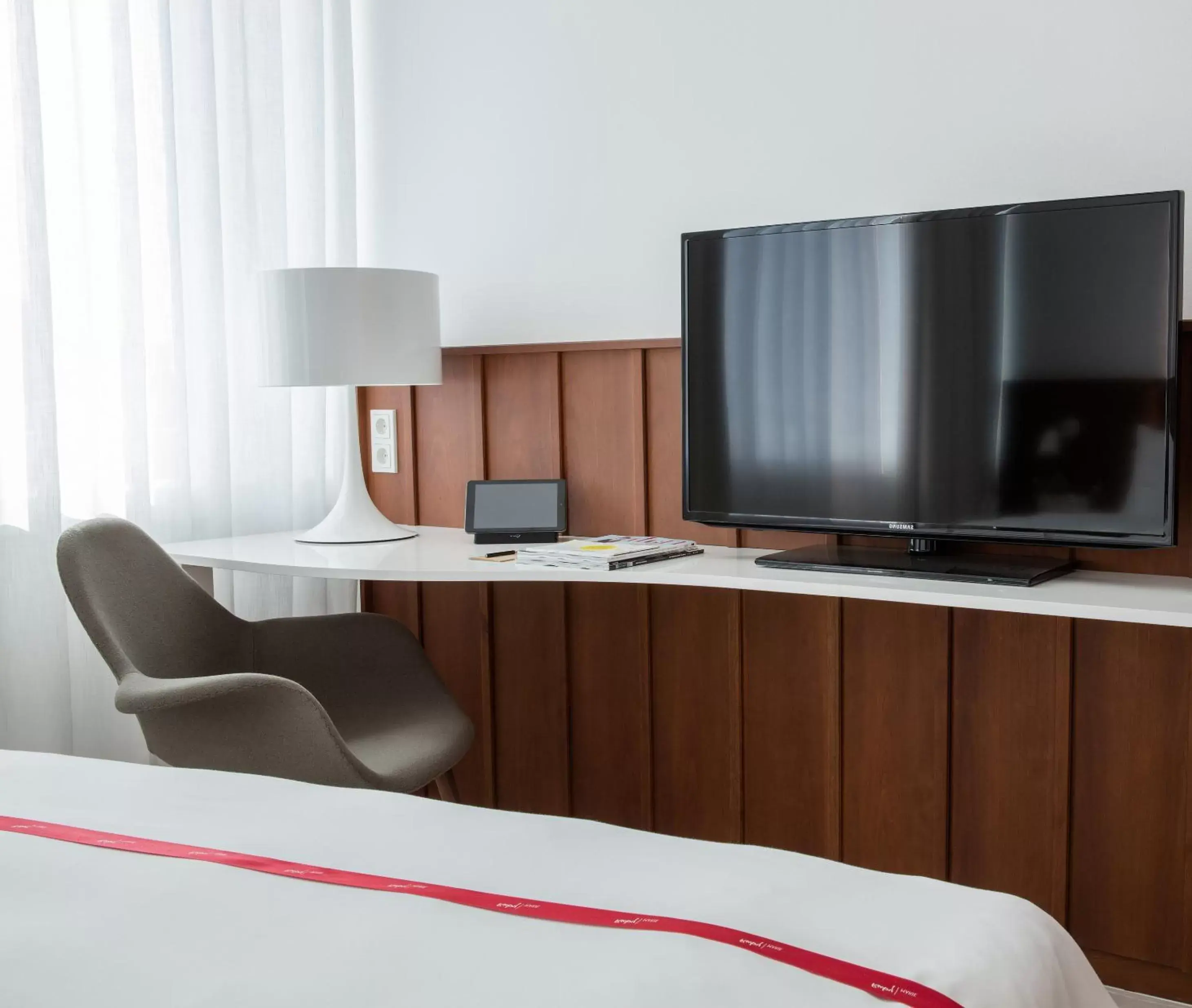 TV and multimedia, TV/Entertainment Center in Ruby Marie Hotel Vienna