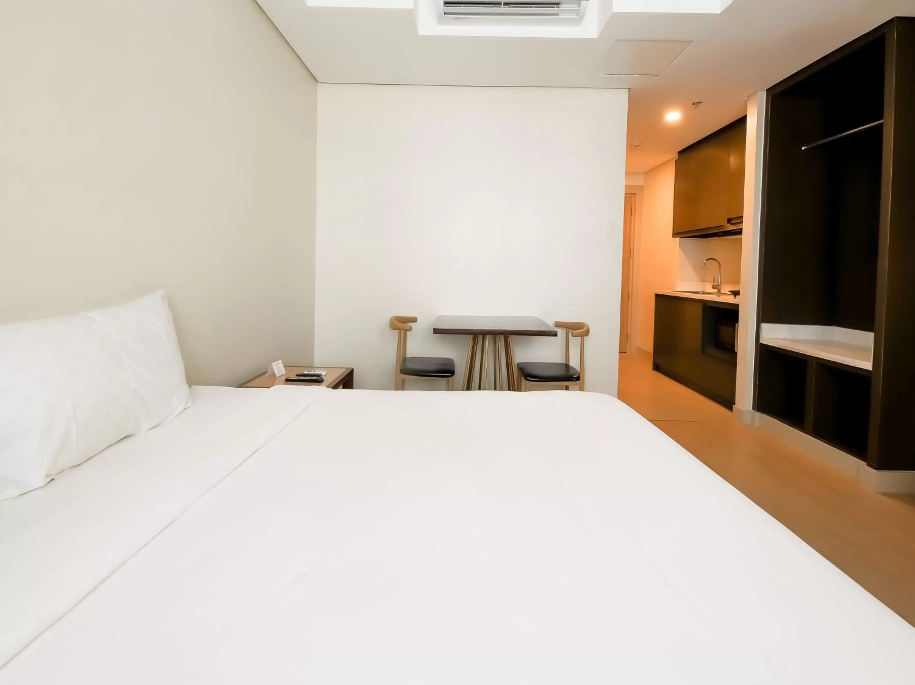 Photo of the whole room, Bed in Capital O 804 The Residences at Bonifacio Civic Center