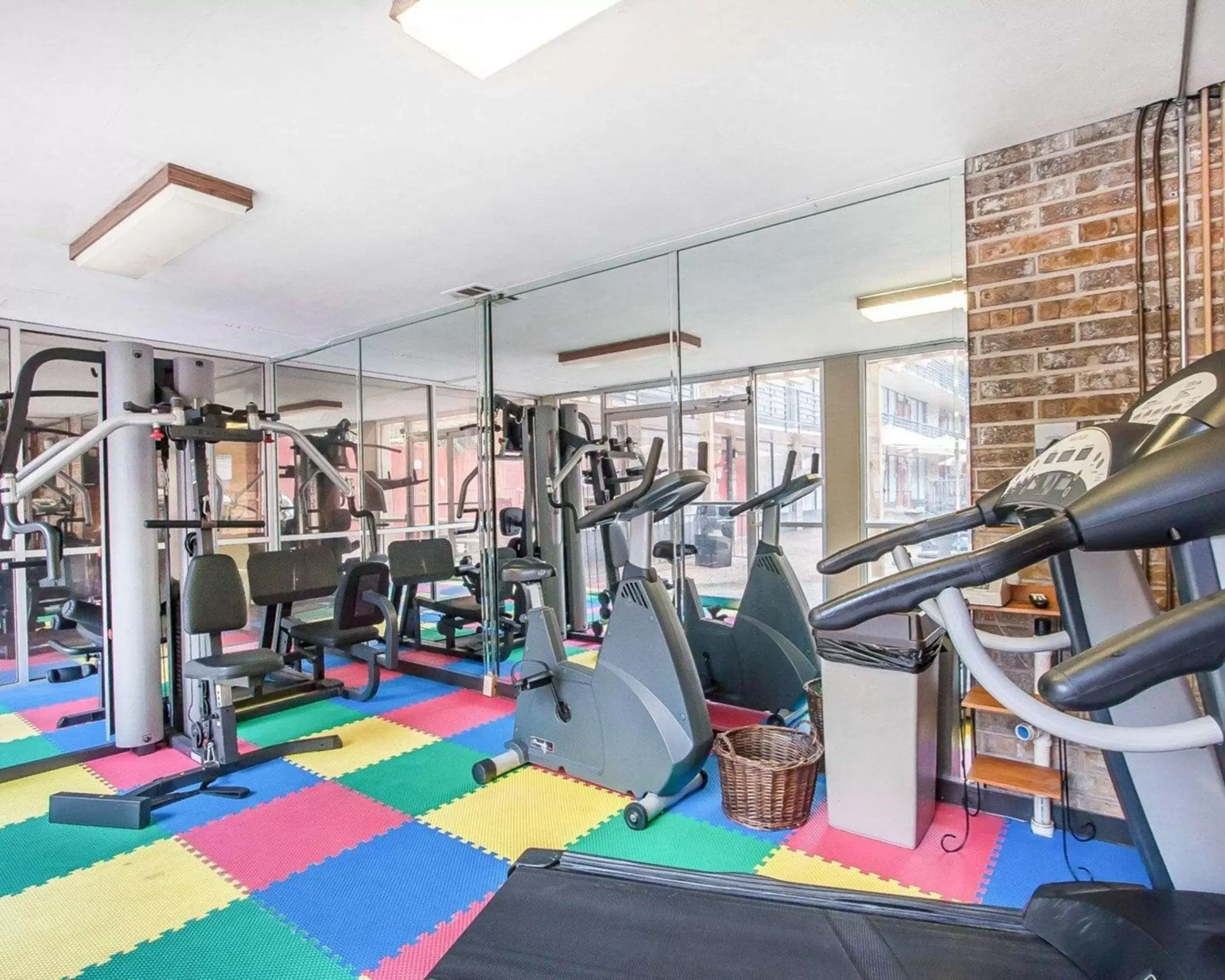 Fitness centre/facilities, Fitness Center/Facilities in Clarion Inn & Suites University Center