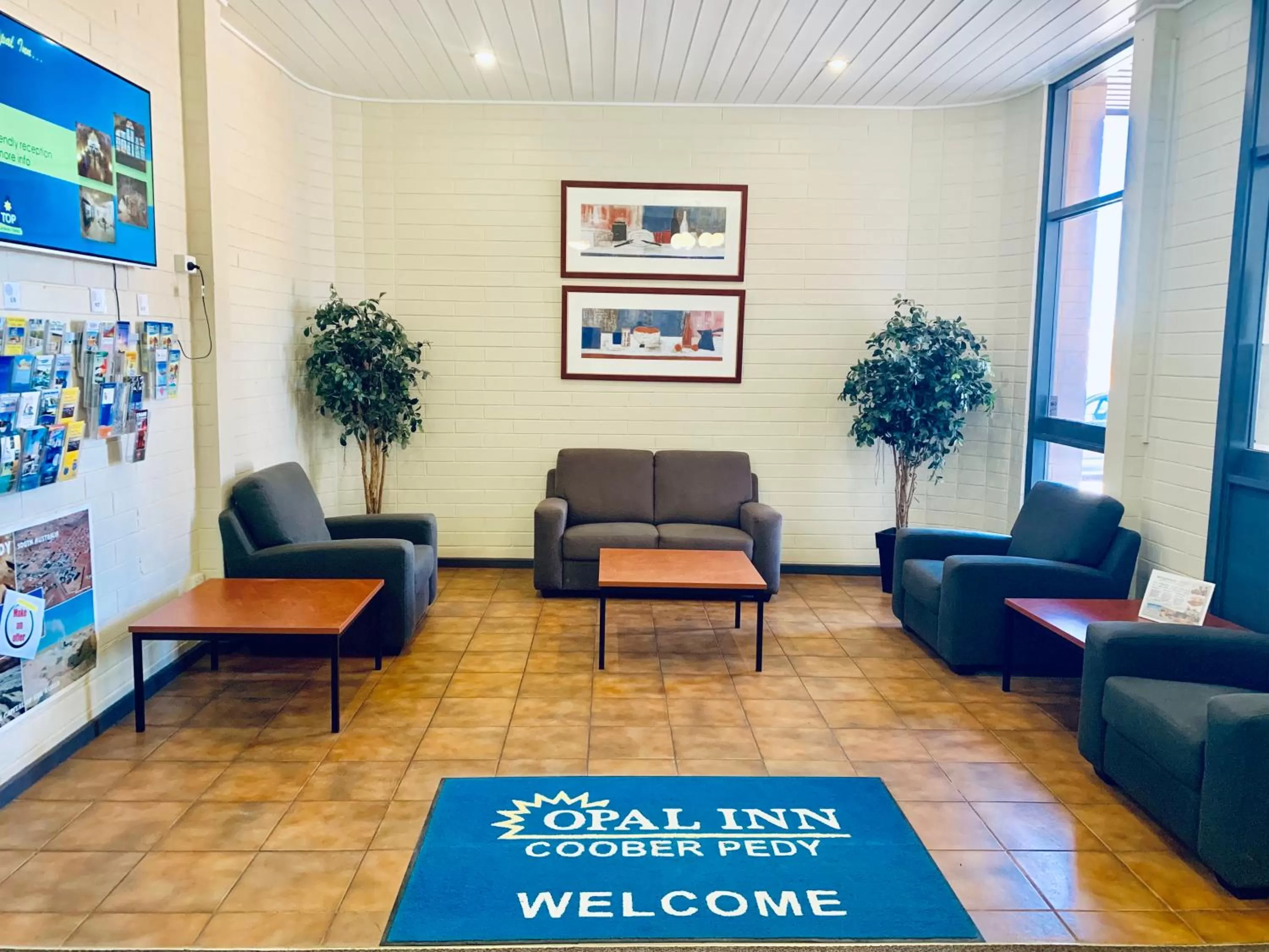 Lobby or reception in Opal Inn Hotel, Motel, Caravan Park