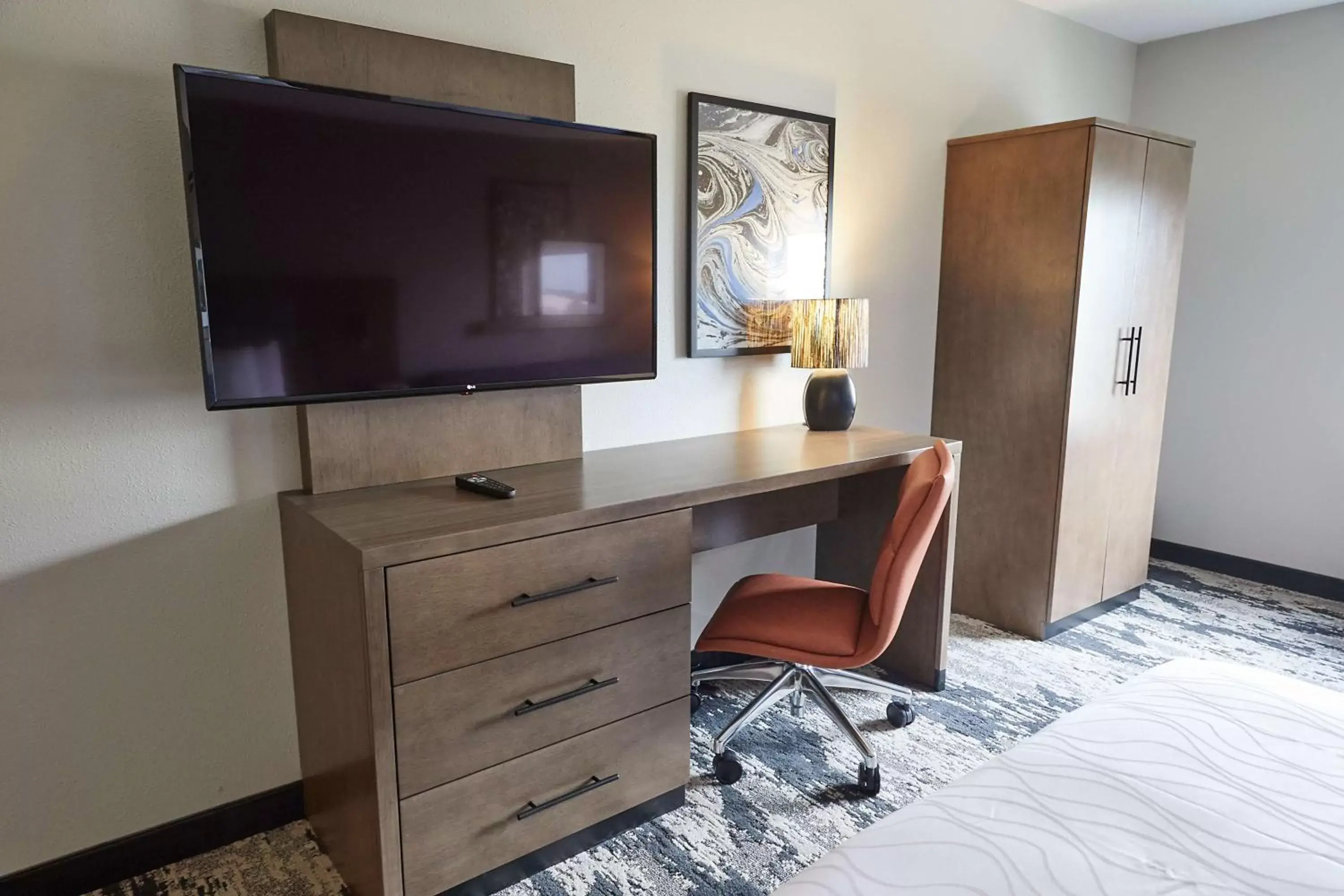 Photo of the whole room, TV/Entertainment Center in Best Western Plus Bourbonnais Hotel & Suites