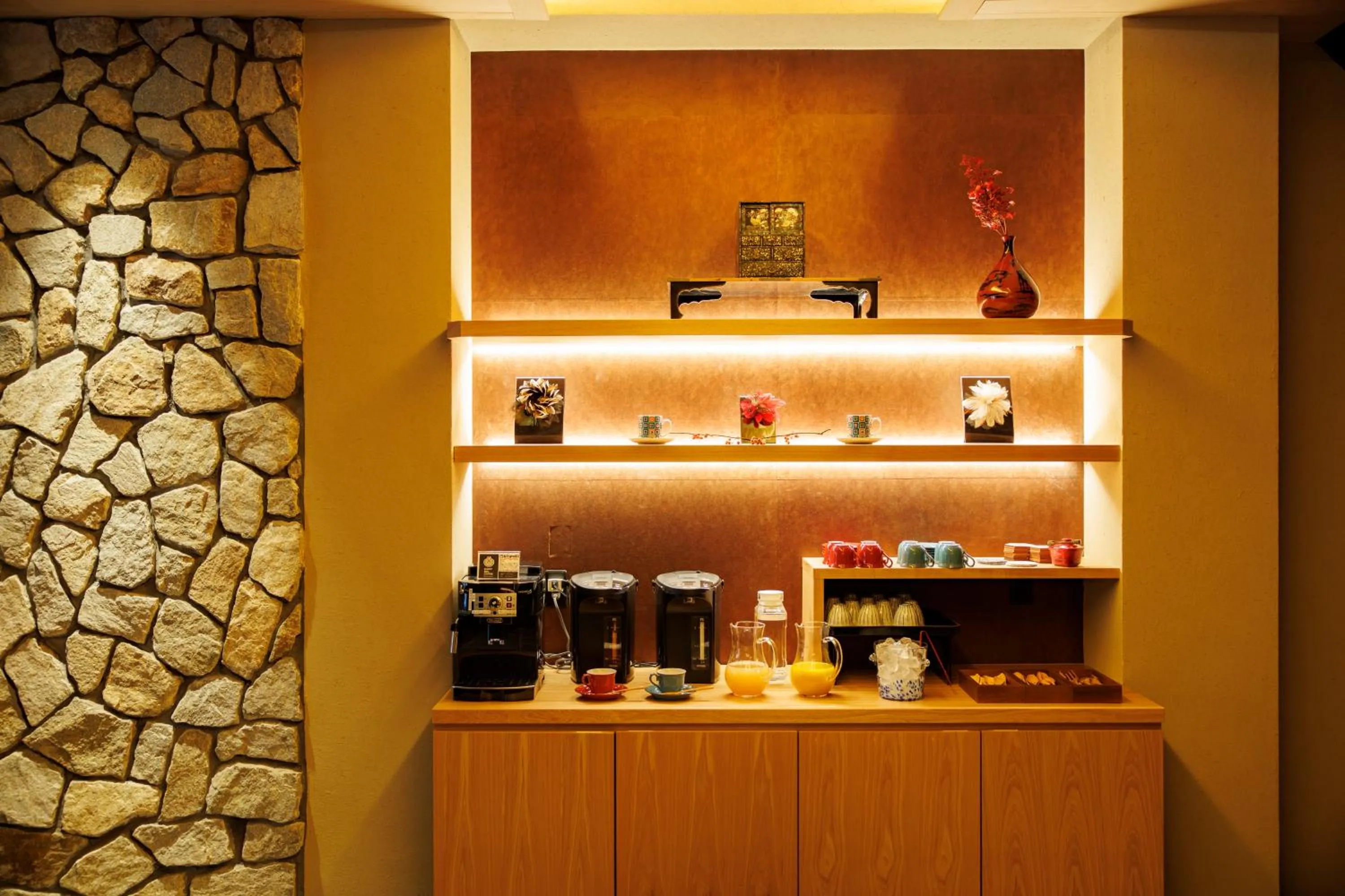 Coffee/tea facilities in Hotel Kanazawa Zoushi
