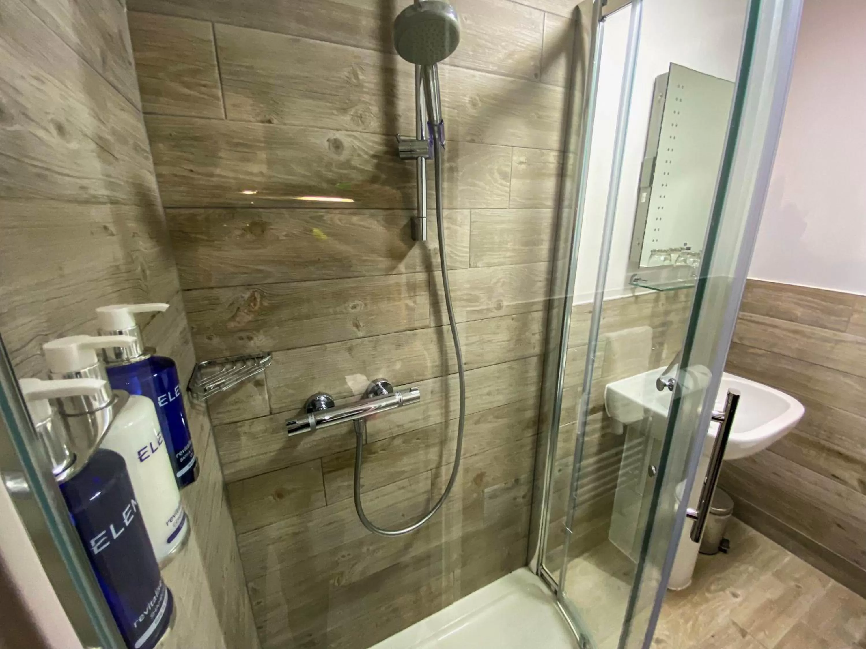 Bathroom in Belmont Llandudno