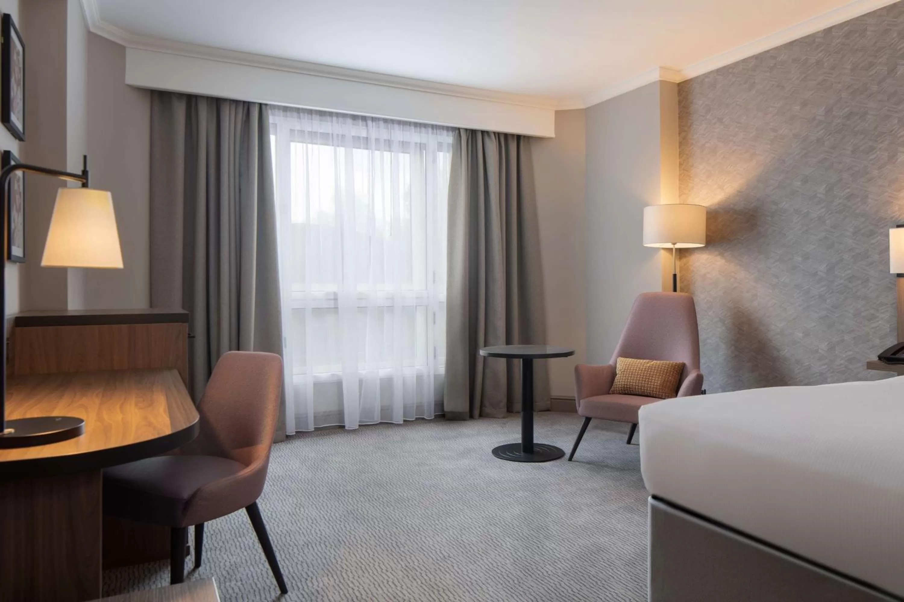 Bedroom, Bed in DoubleTree by Hilton Dartford Bridge