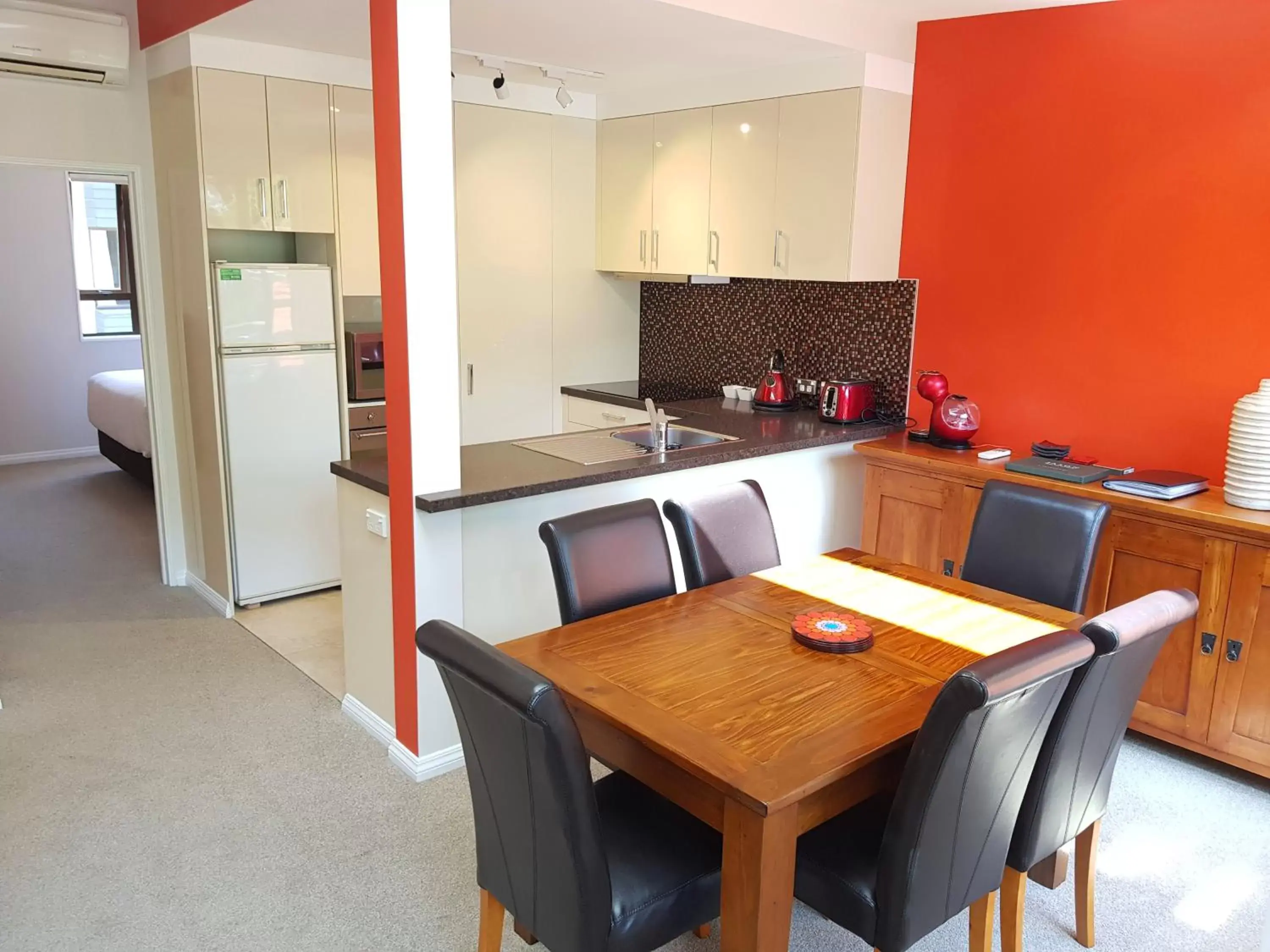 Kitchen or kitchenette, Dining Area in St James Apartments