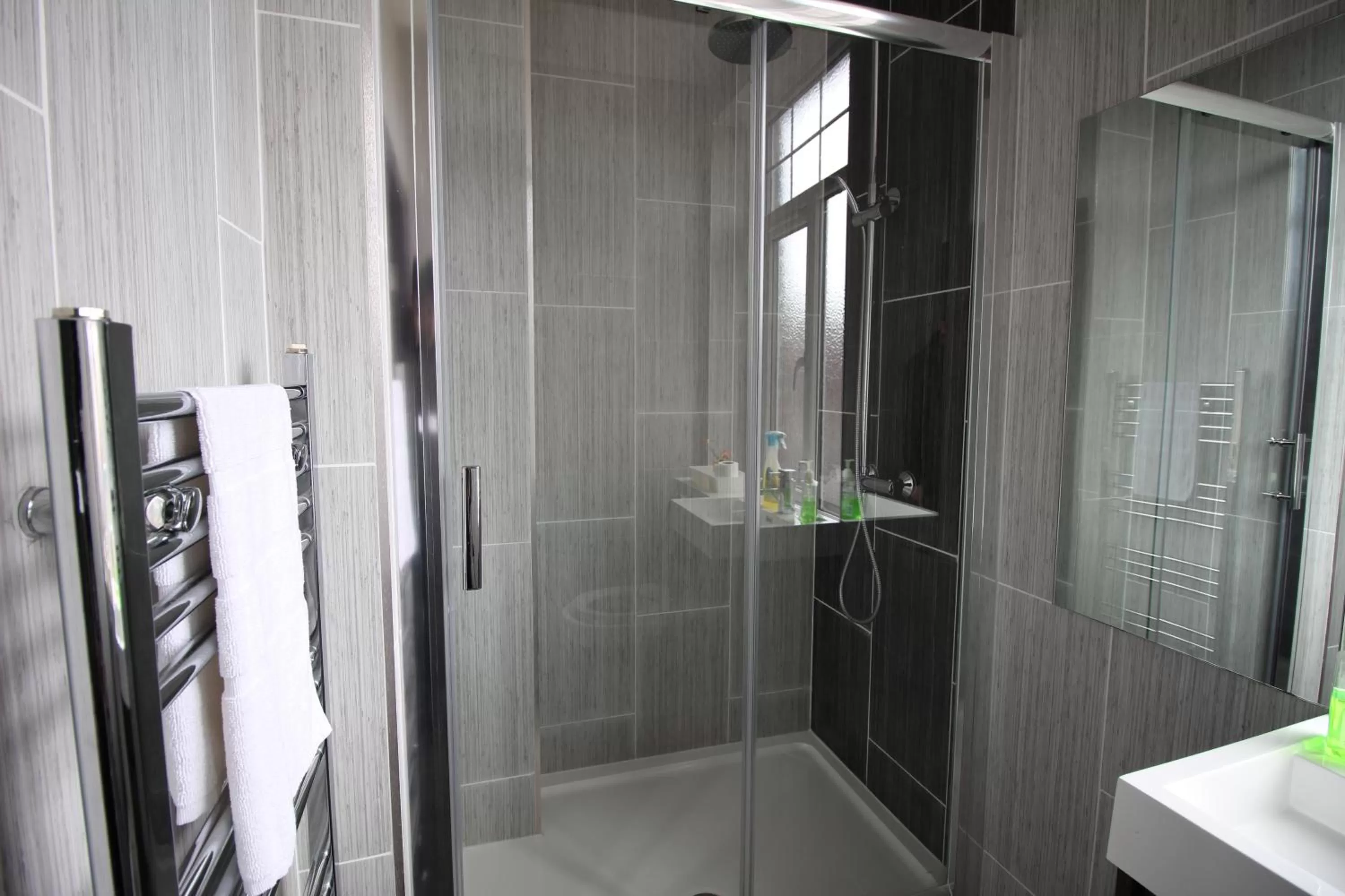 Bathroom in William's Hillsborough Apartments