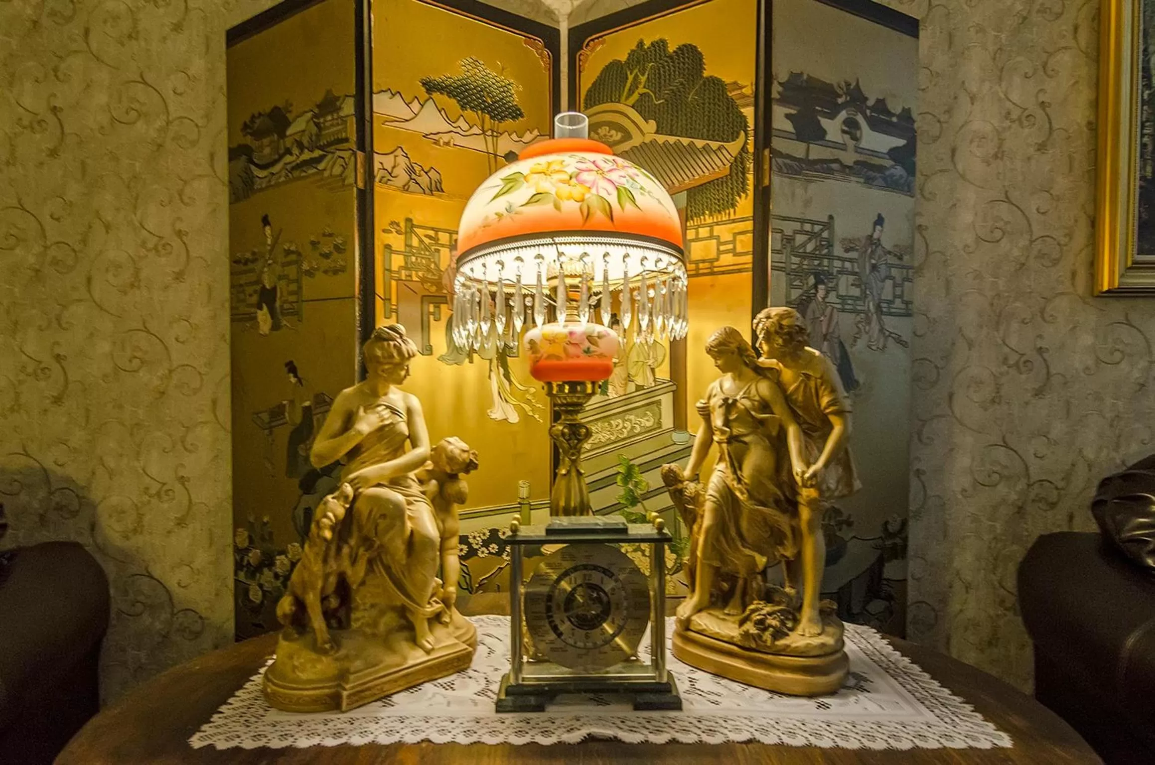 Decorative detail in Rose Manor Bed & Breakfast