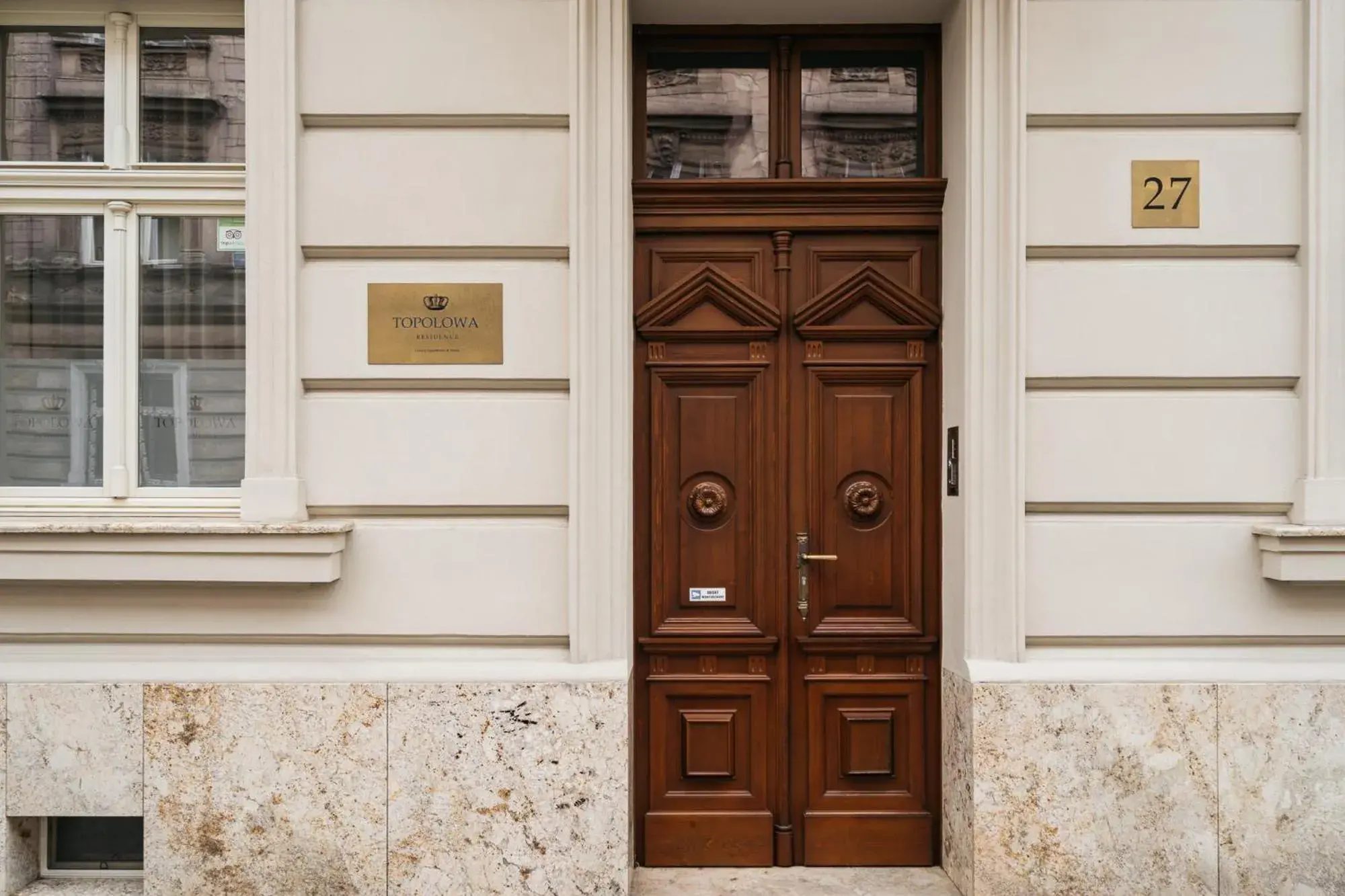 Facade/entrance in Topolowa Residence