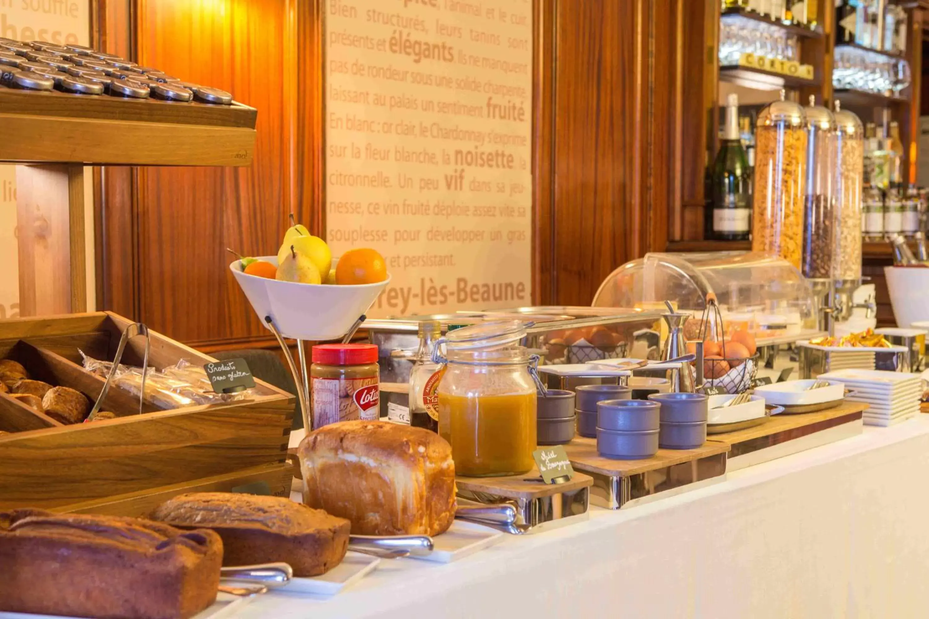 Buffet breakfast, Breakfast in Ermitage De Corton - Les Collectionneurs