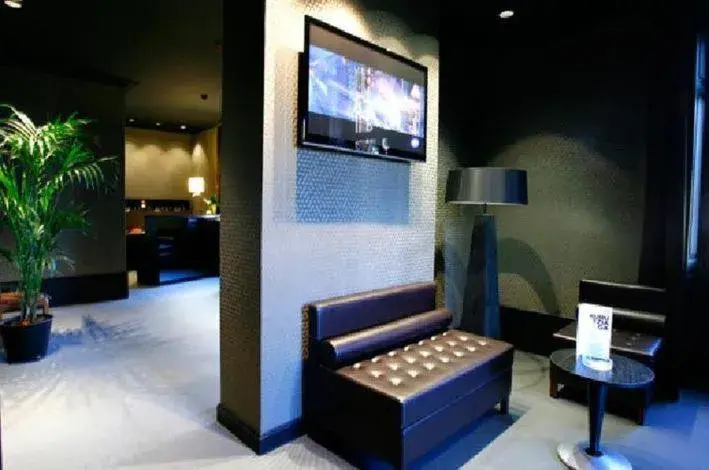 Lounge or bar, TV/Entertainment Center in Hotel Olajauregi