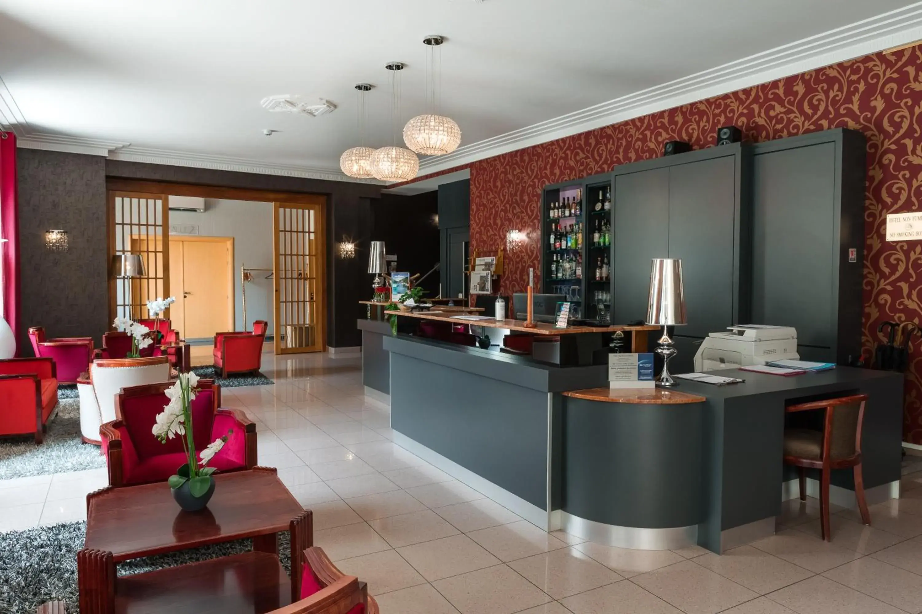 Lobby or reception in Best Western Poitiers Centre Le Grand Hotel