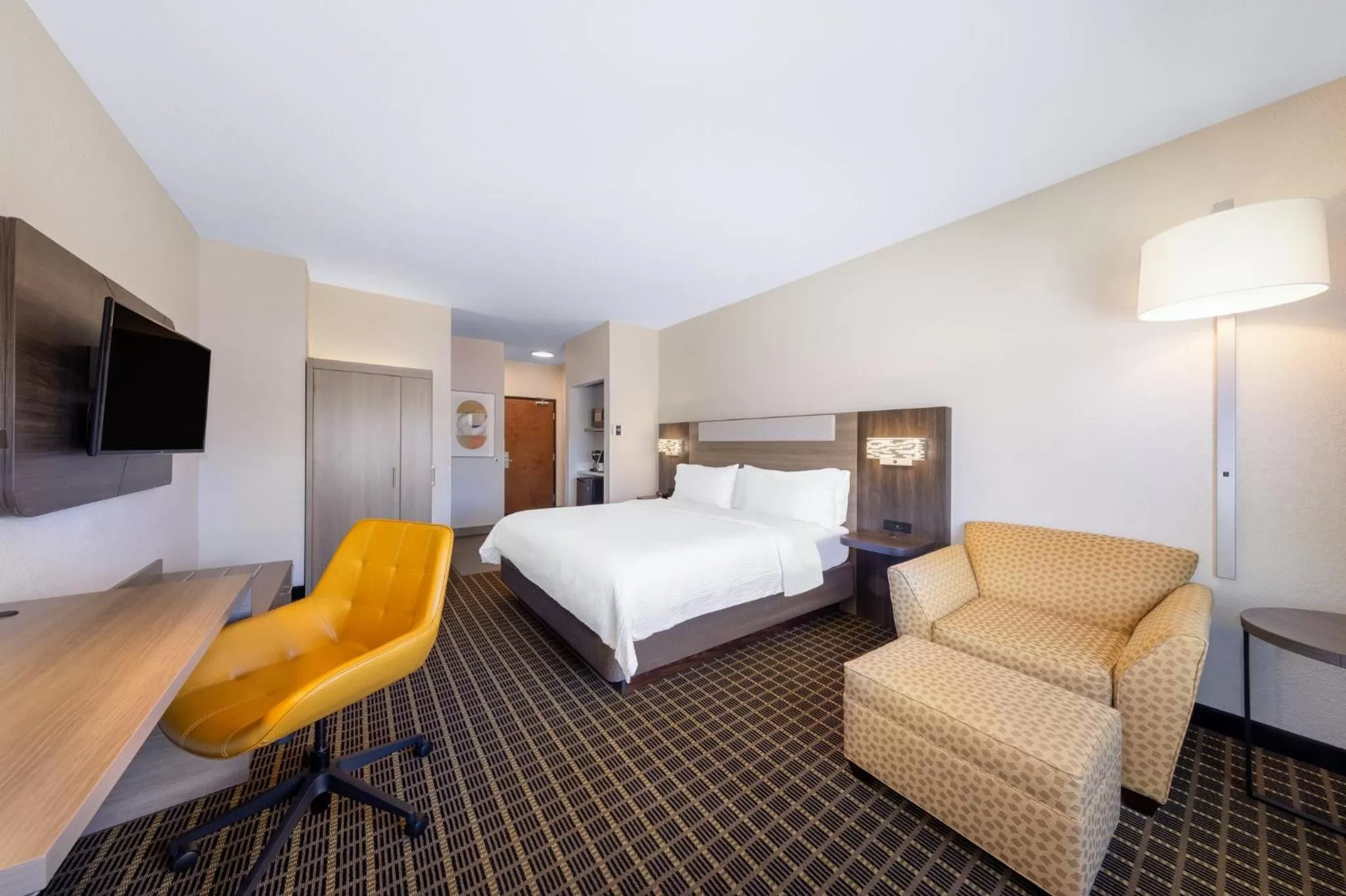 Photo of the whole room, Bed in Holiday Inn Express & Suites Pittsburg by IHG