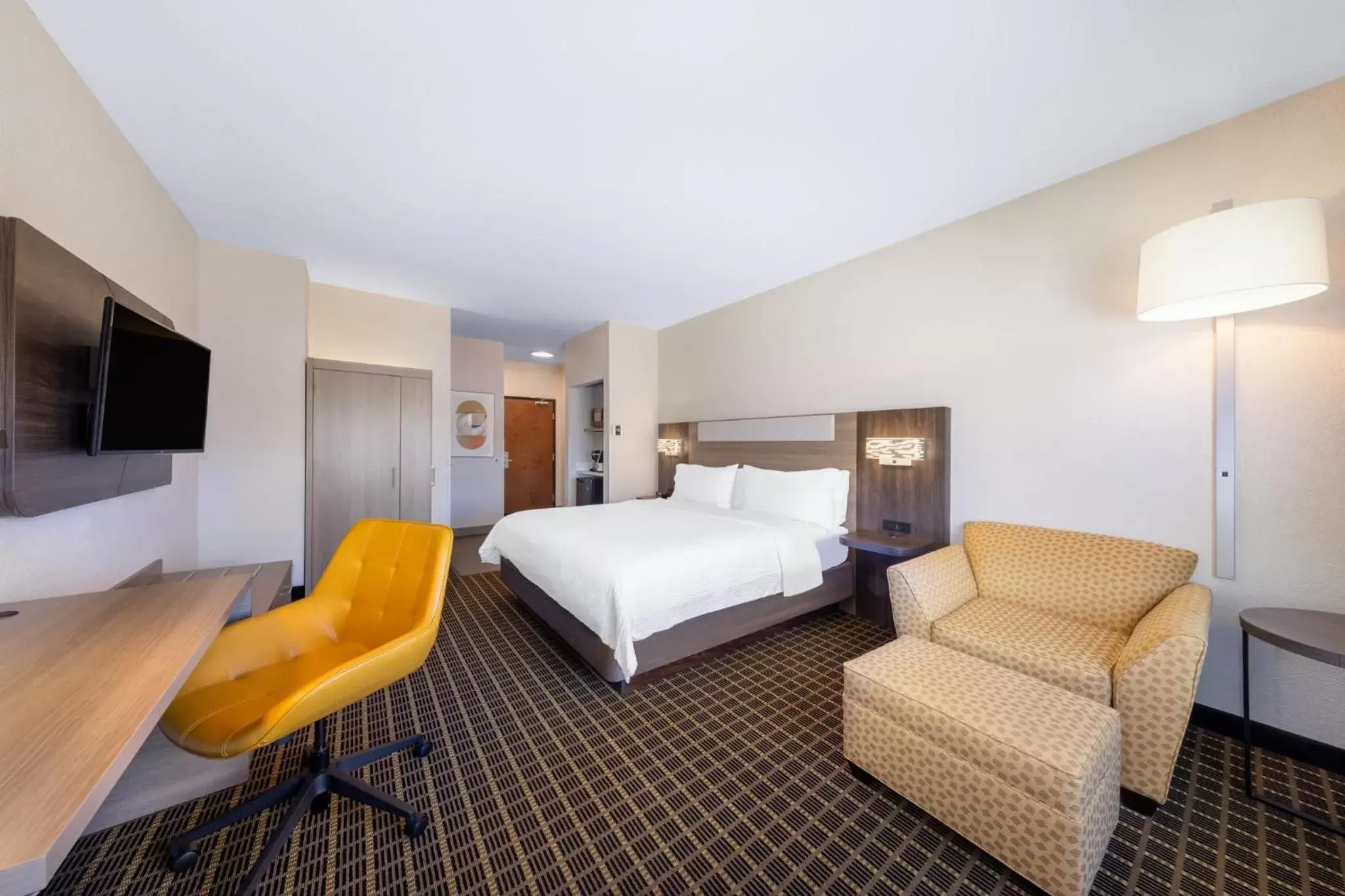 Photo of the whole room in Holiday Inn Express & Suites Pittsburg, an IHG Hotel
