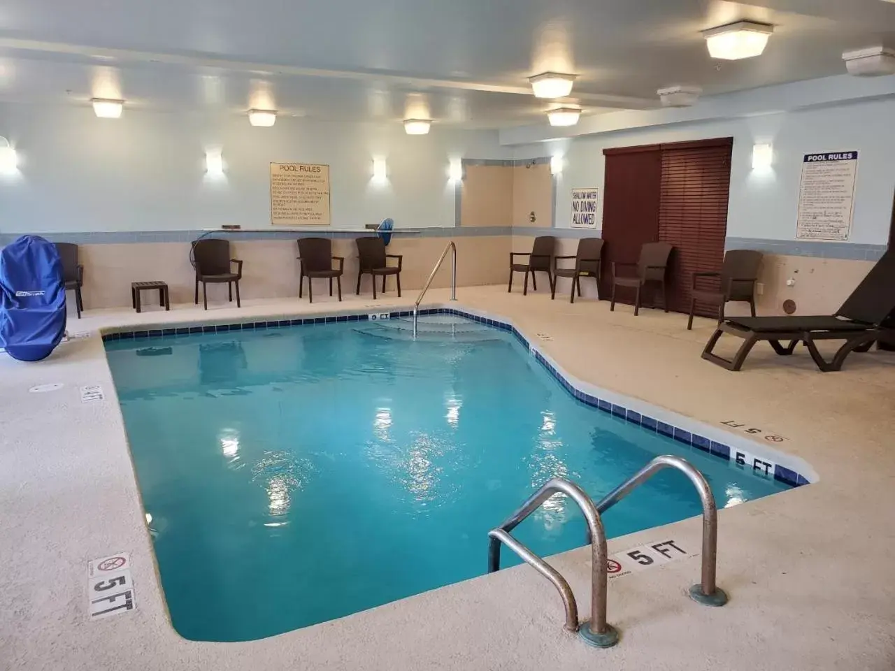 Swimming Pool in Comfort Suites Columbia Northeast - Fort Jackson