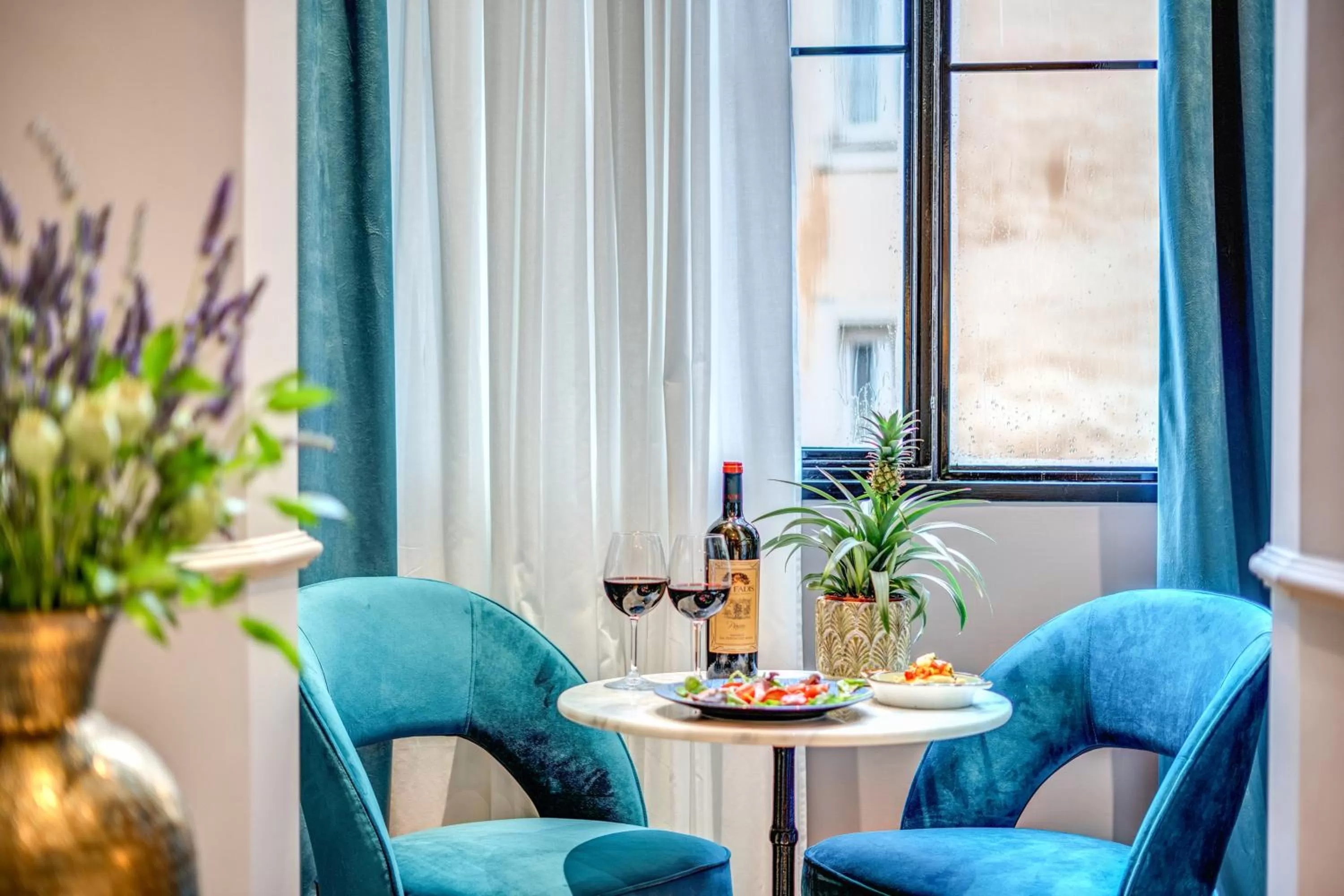 Food and drinks in Tree Charme Parliament Boutique Hotel