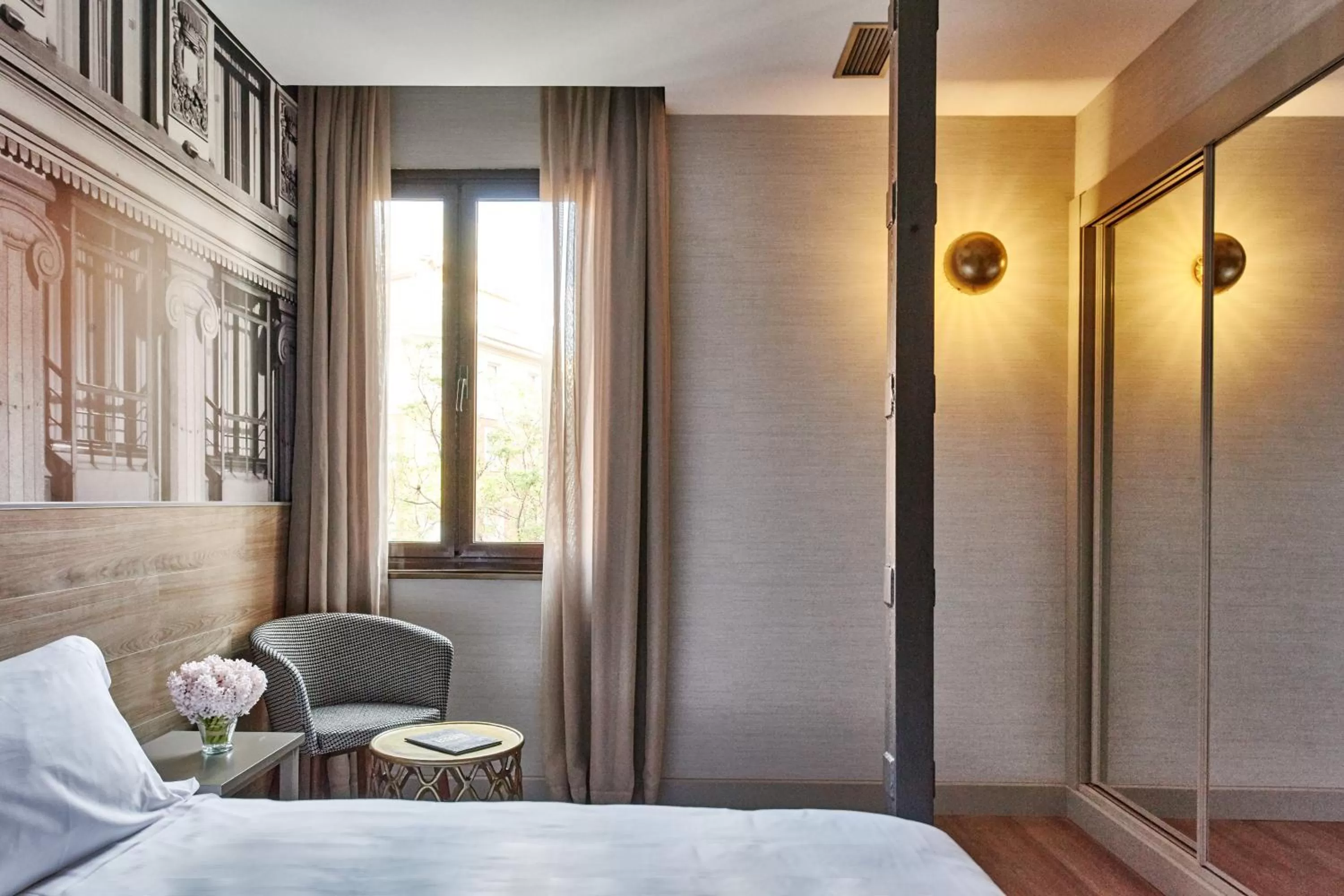 Photo of the whole room, Bed in Regente Hotel