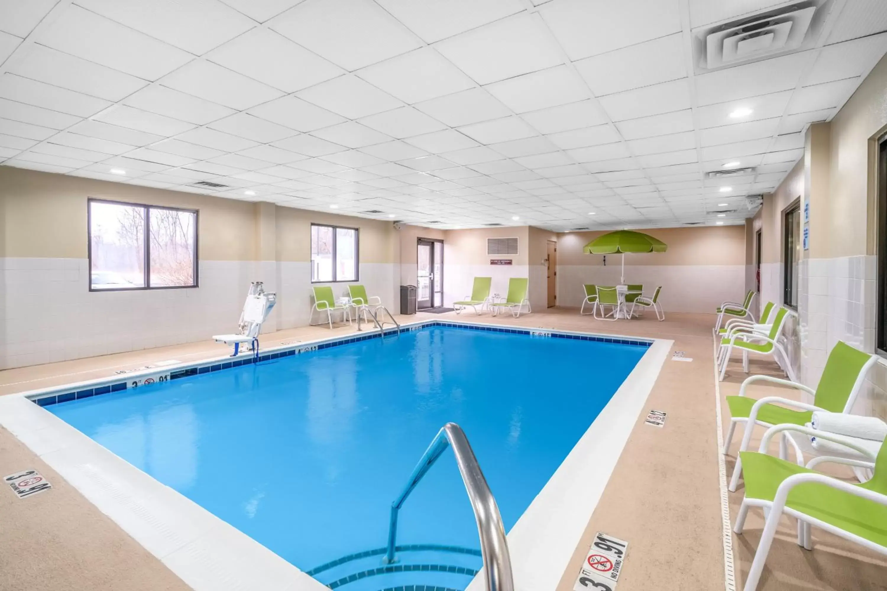 Swimming Pool in Holiday Inn Express Hotel & Suites Ashland, an IHG Hotel