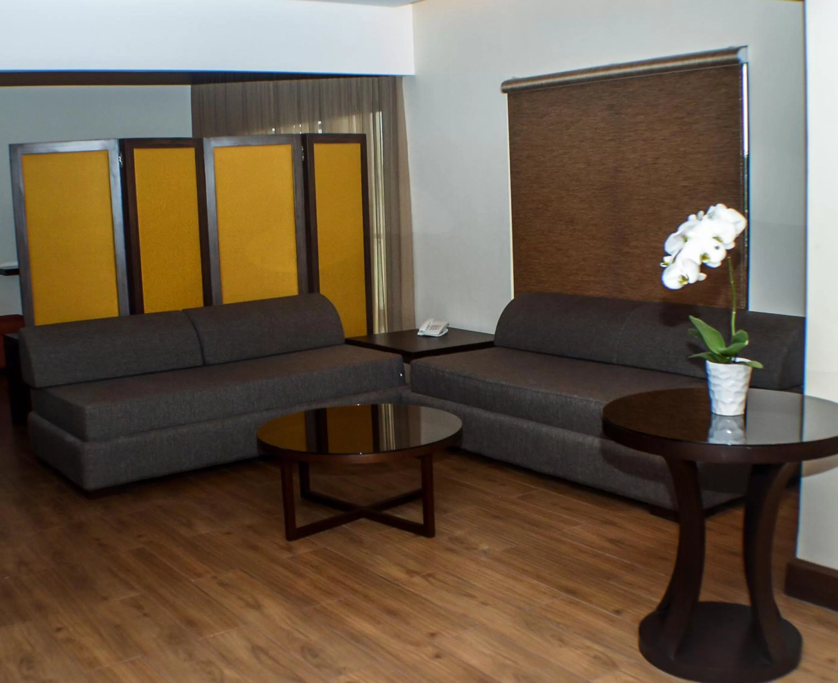 Bedroom in Hotel Monticello Tagaytay