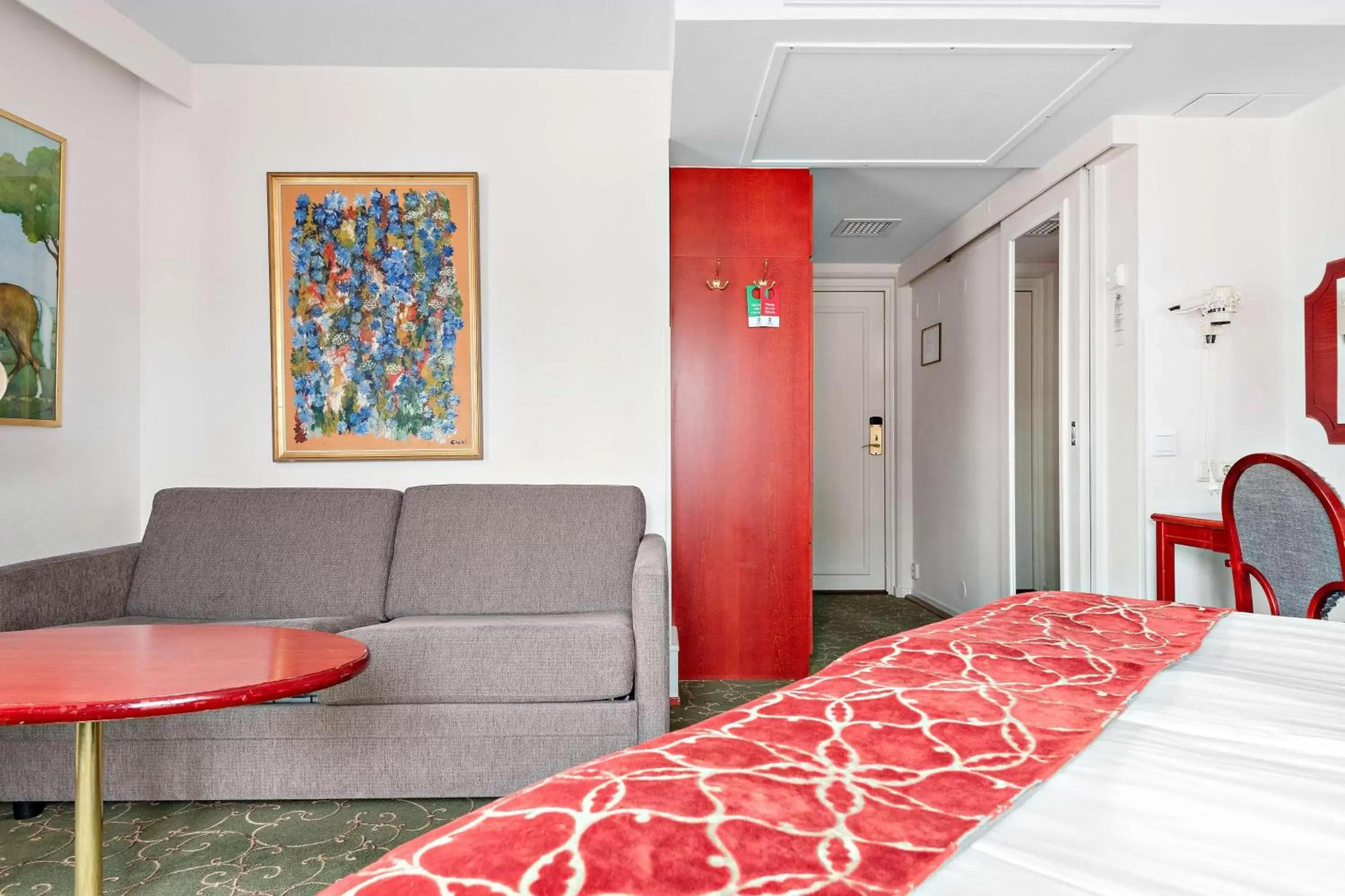 Bedroom, Seating Area in Best Western Strand Hotel