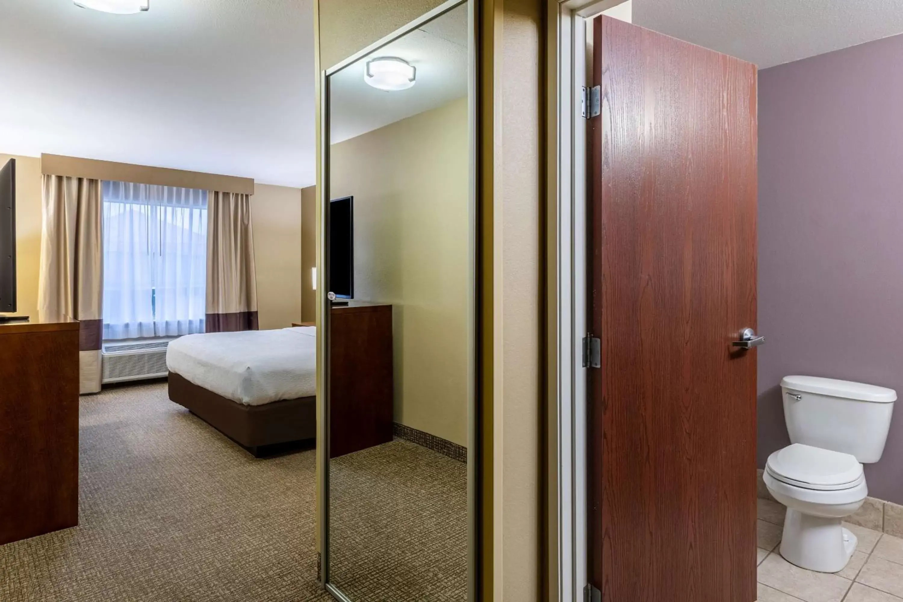 Bedroom, Bathroom in Best Western Morgan City Inn