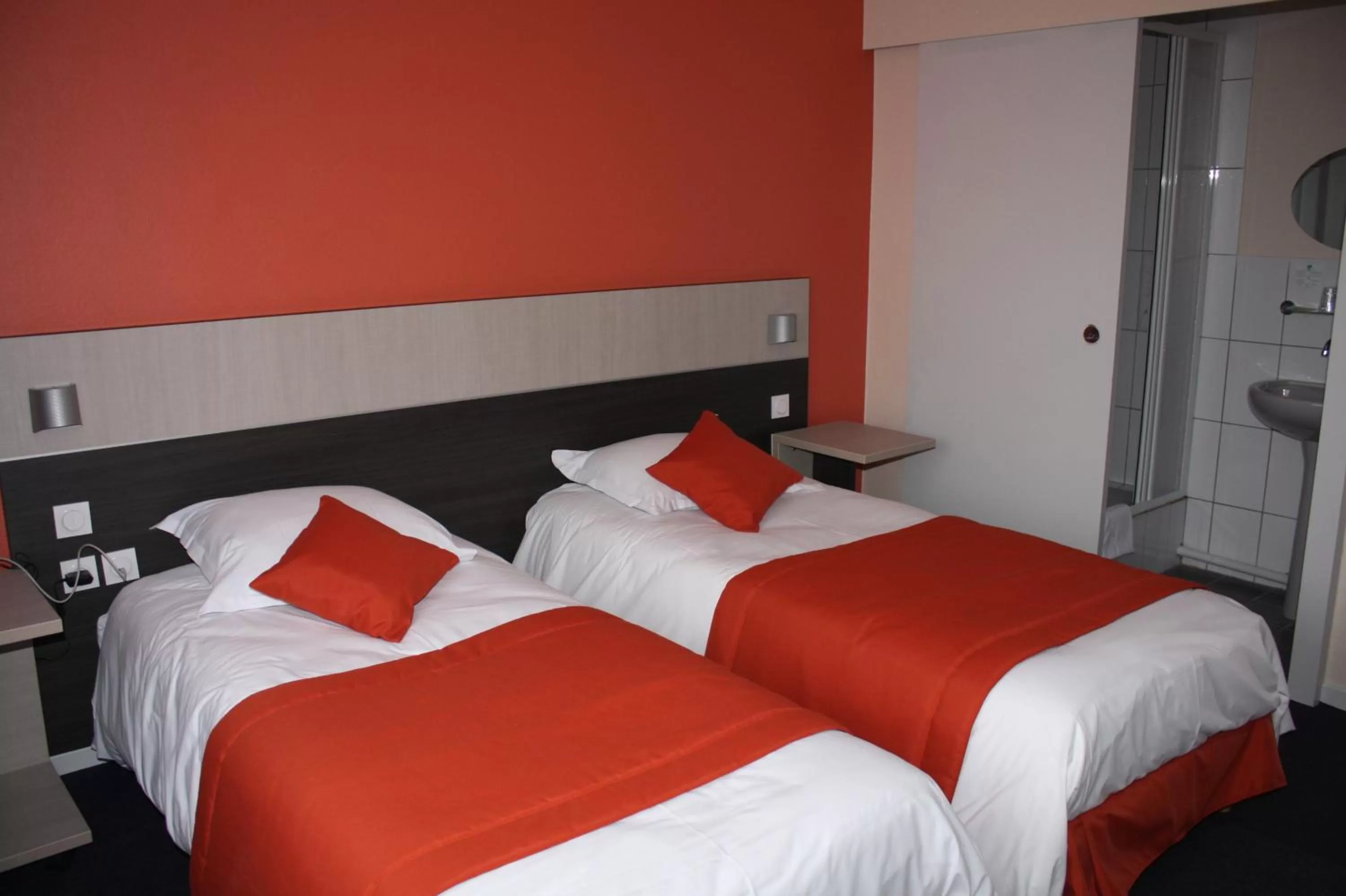 Bed in Logis Hôtel- Restaurant La Renaissance