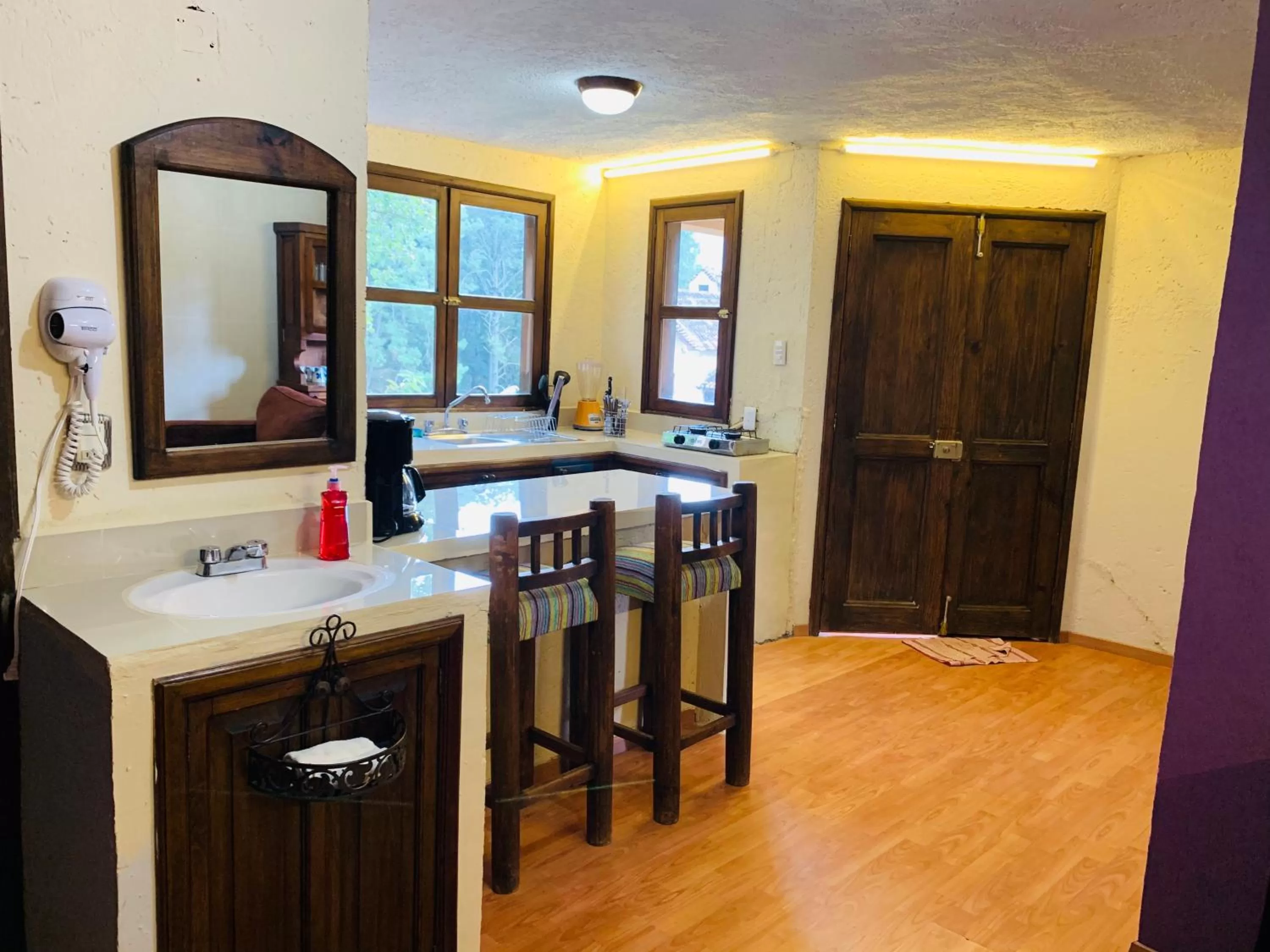 CORTIJO LA CASONA & Bungalow al Pie de la Montaña