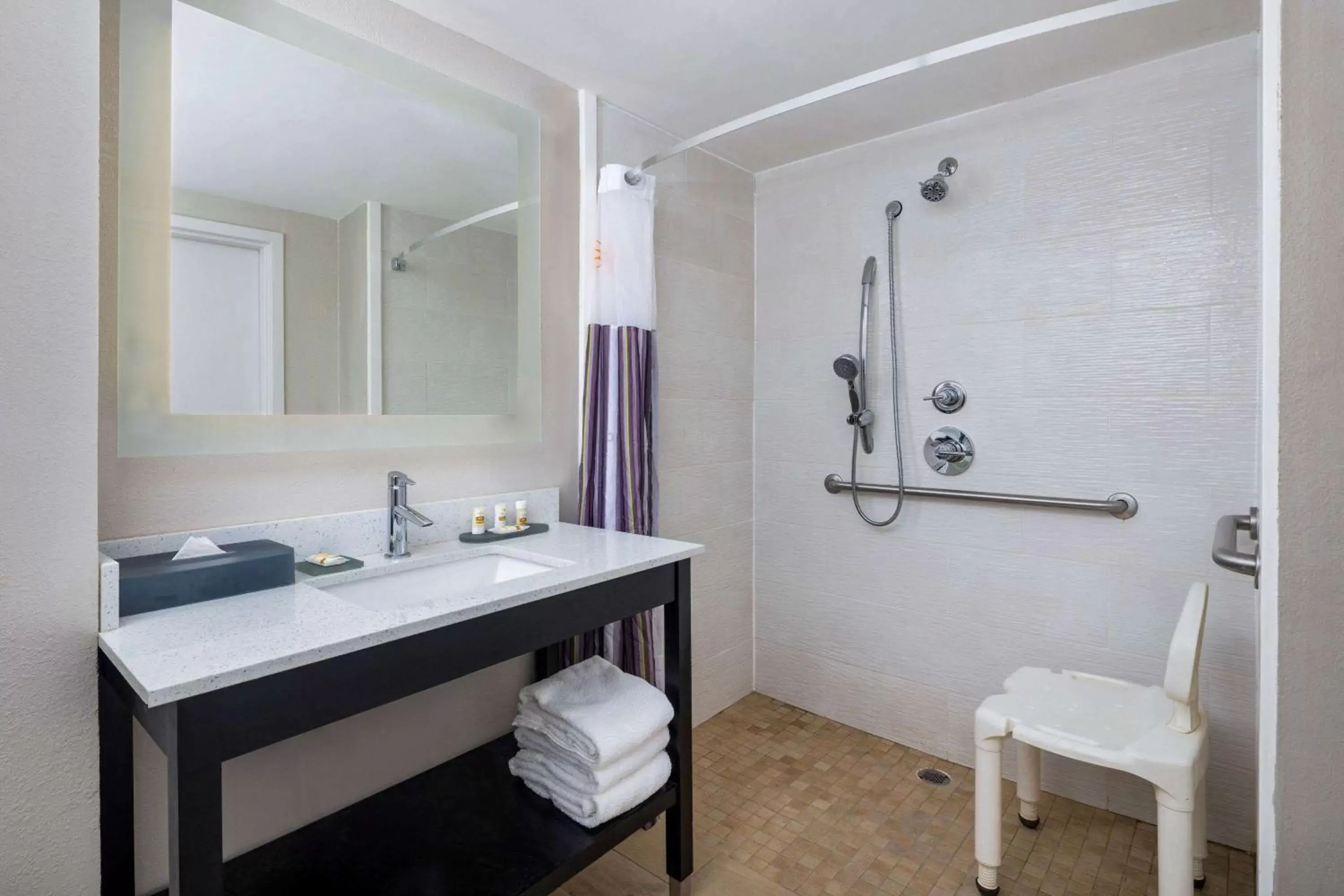 Shower, Bathroom in La Quinta by Wyndham Kennesaw