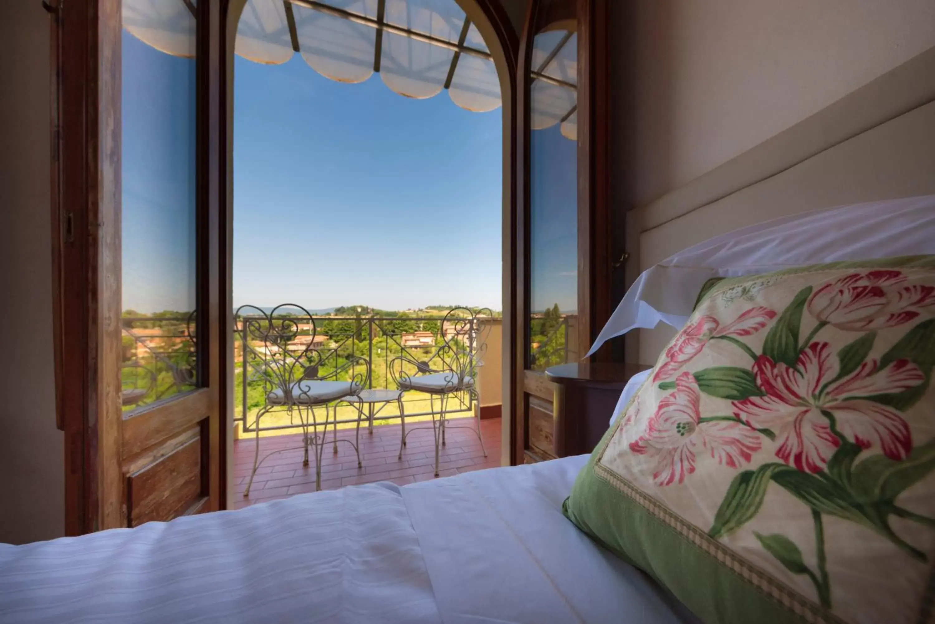 View (from property/room), Bed in Villa Scacciapensieri Boutique Hotel