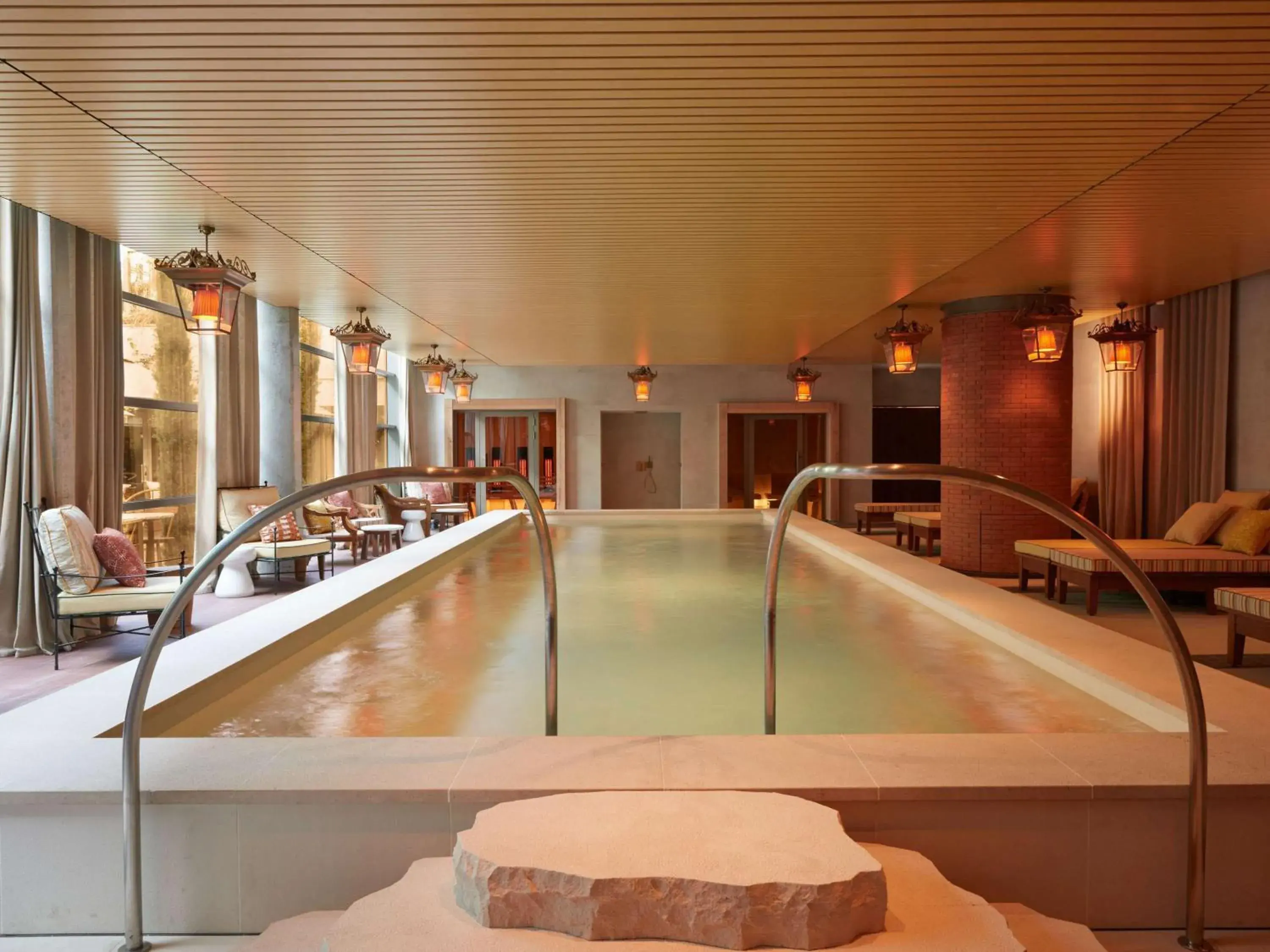 Property building, Swimming Pool in Mondrian Bordeaux Hotel des Carmes