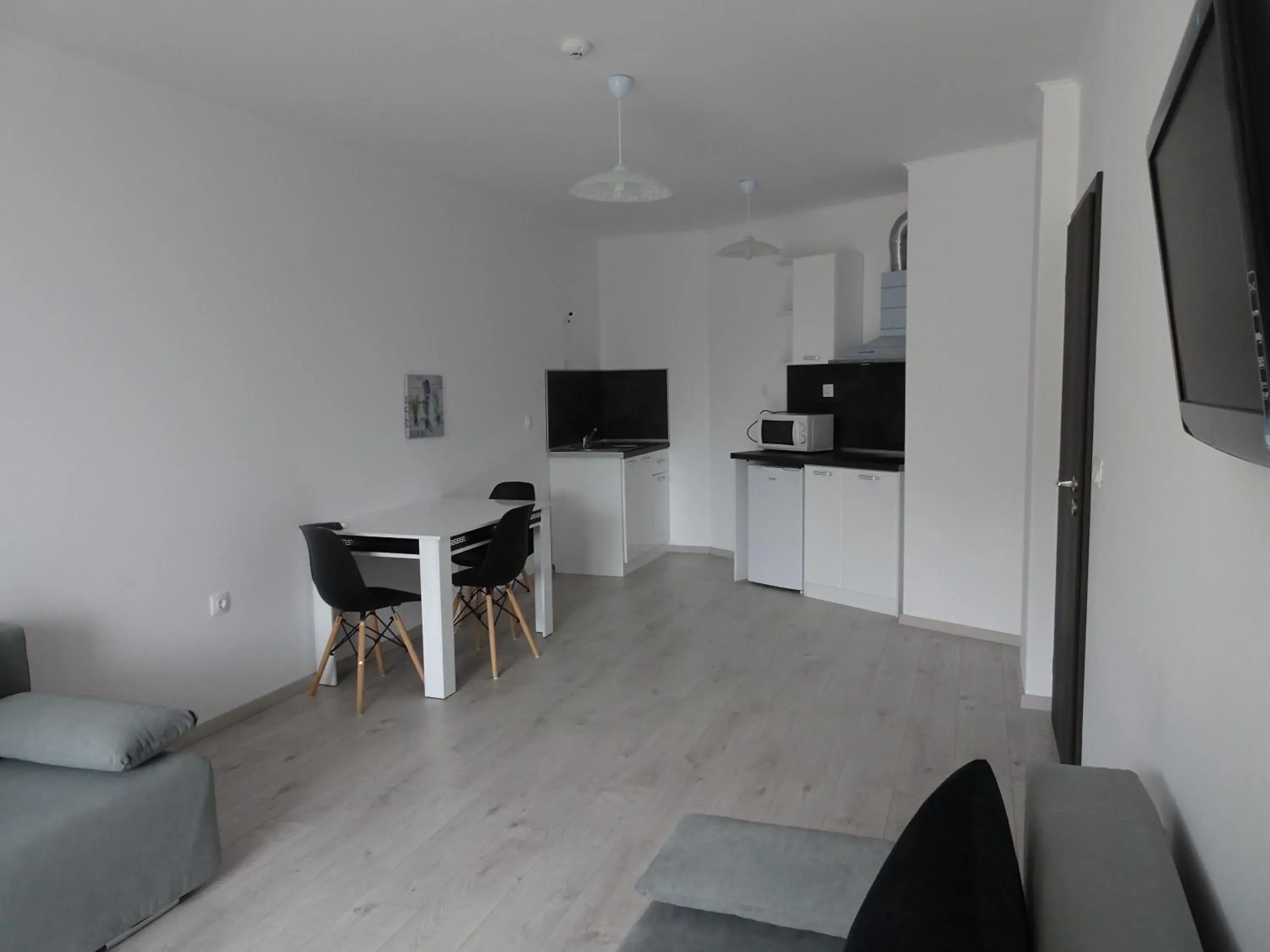 TV and multimedia, Dining Area in Hotel Samara