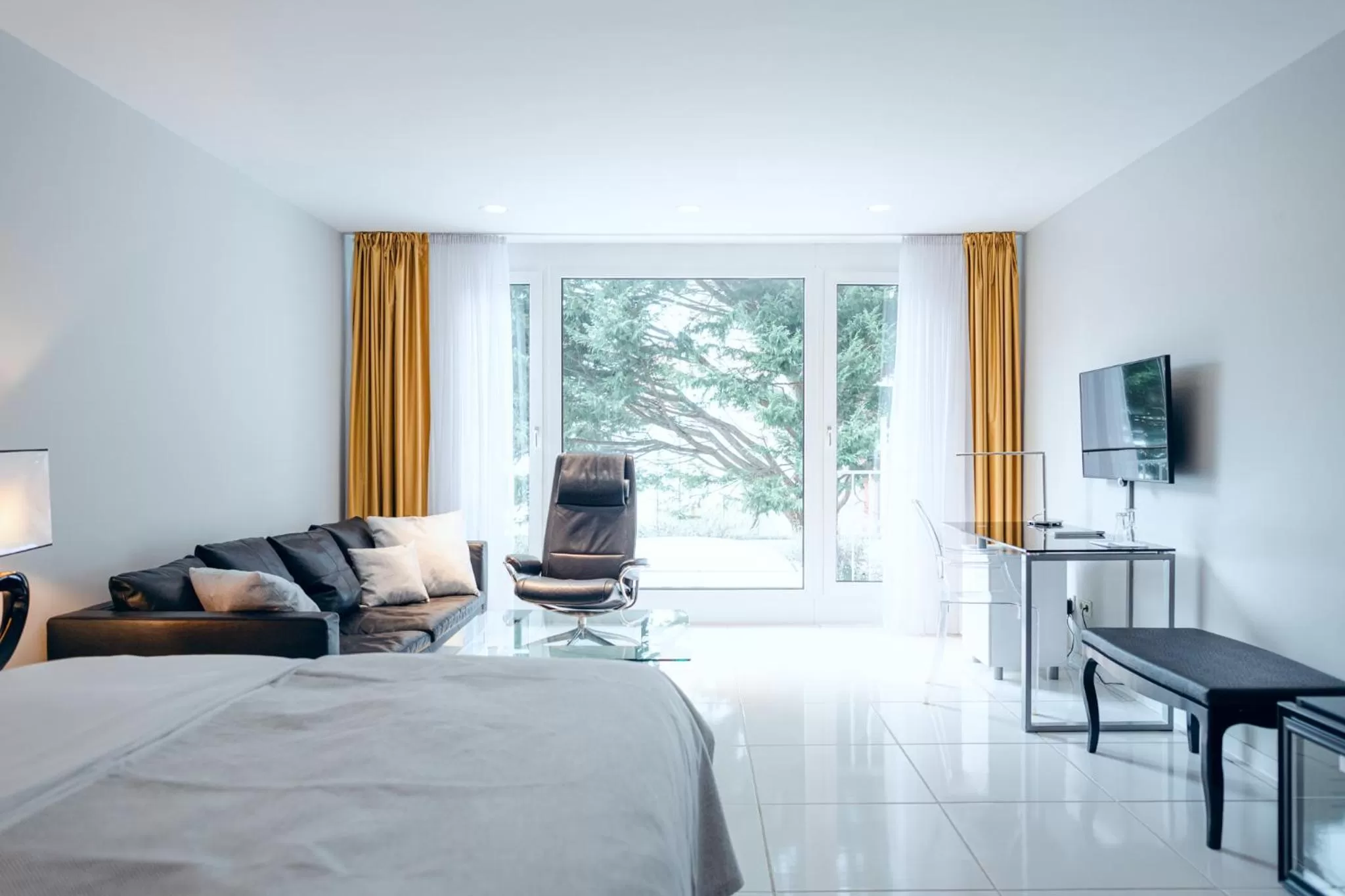 Living room, Bed in Hotel Bamberger Hof Bellevue