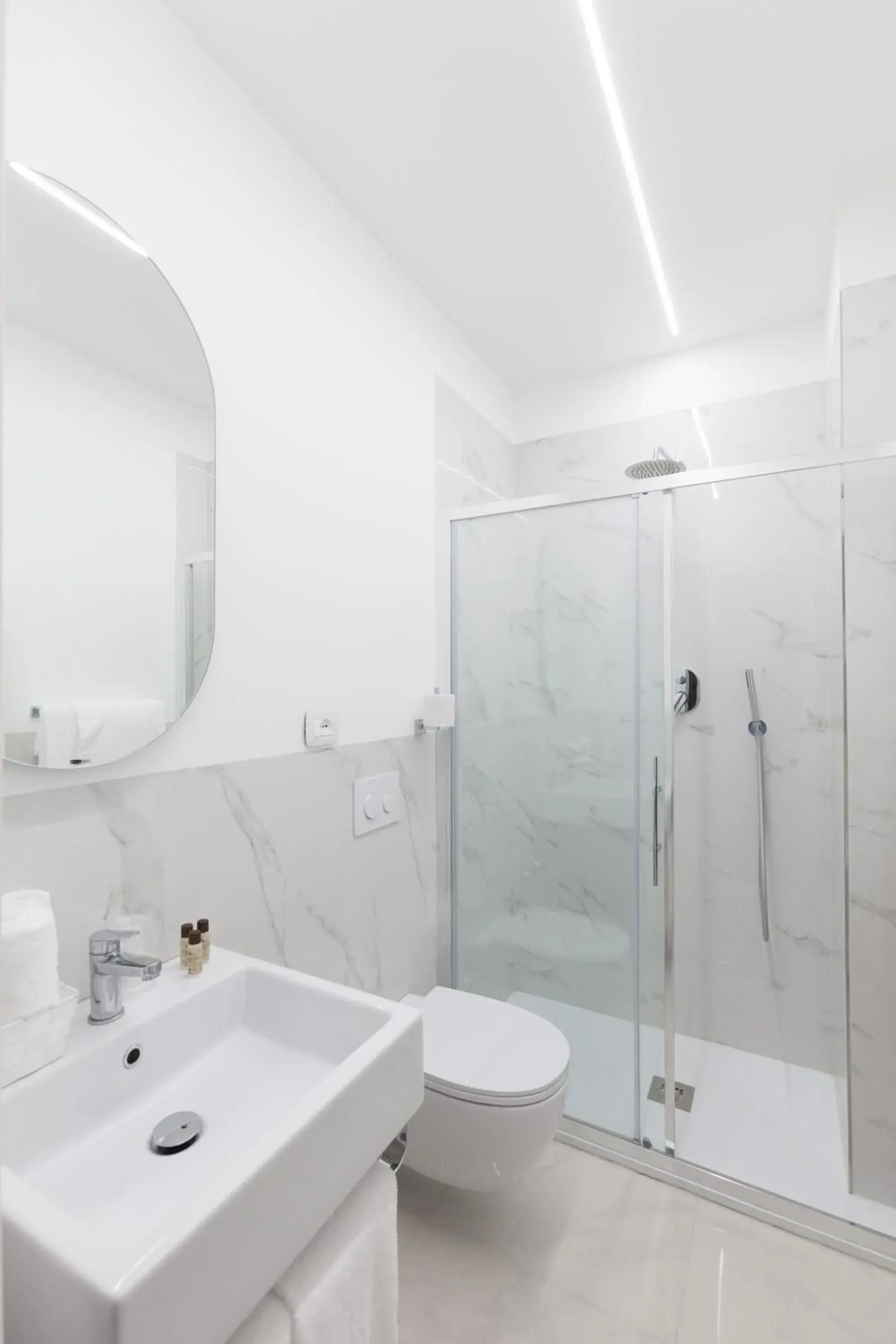 Shower, Bathroom in Cuneo Hotel