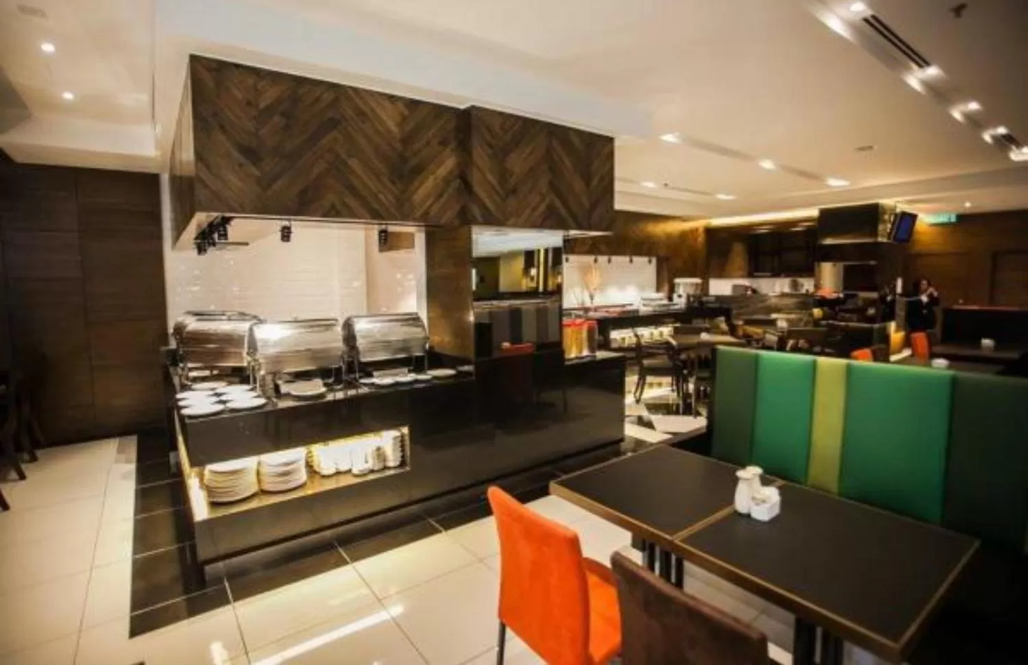 Restaurant/places to eat in Crystal Crown Hotel JB