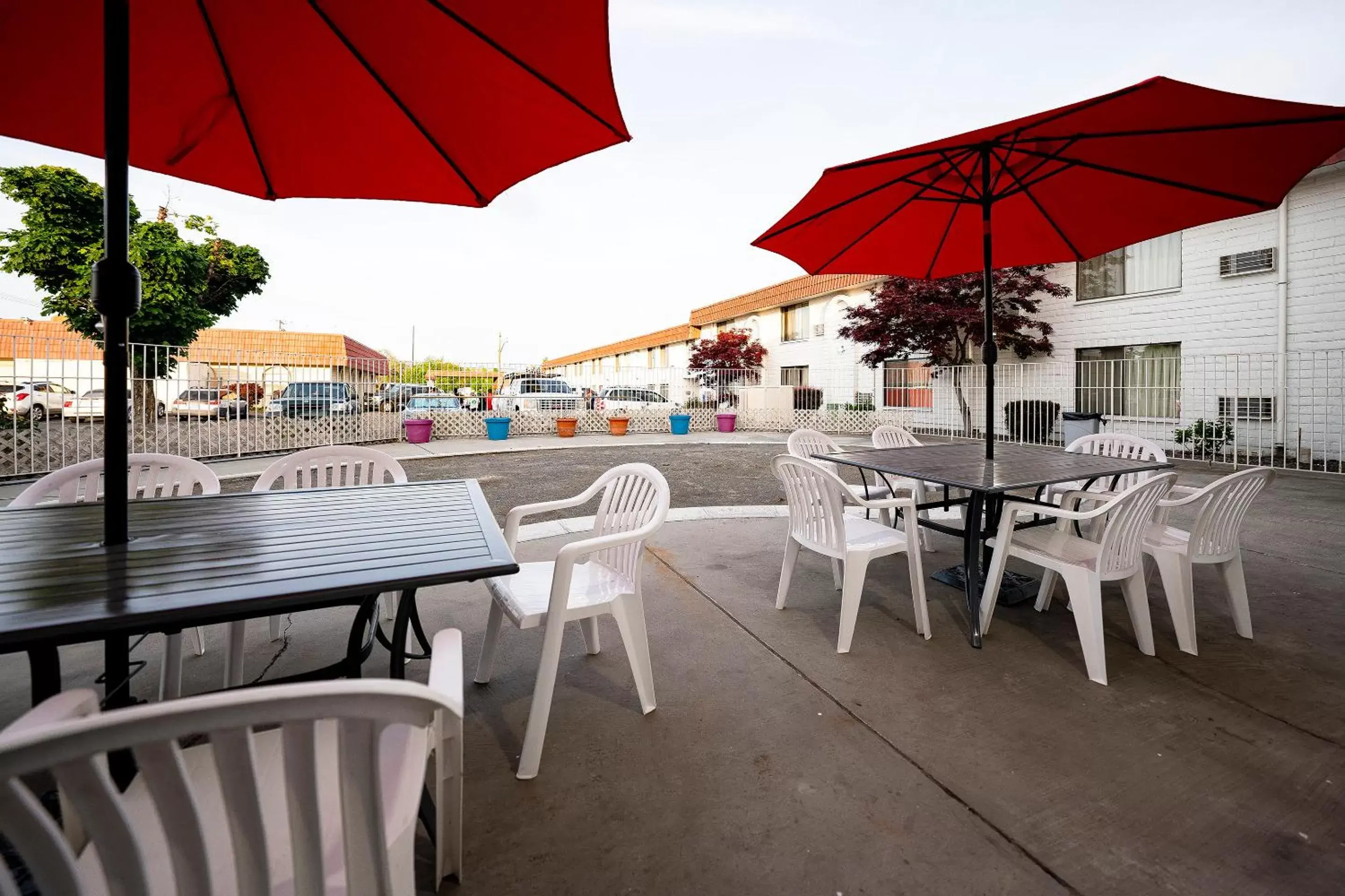 Patio, Restaurant/Places to Eat in OYO Hotel Hermiston OR, Downtown