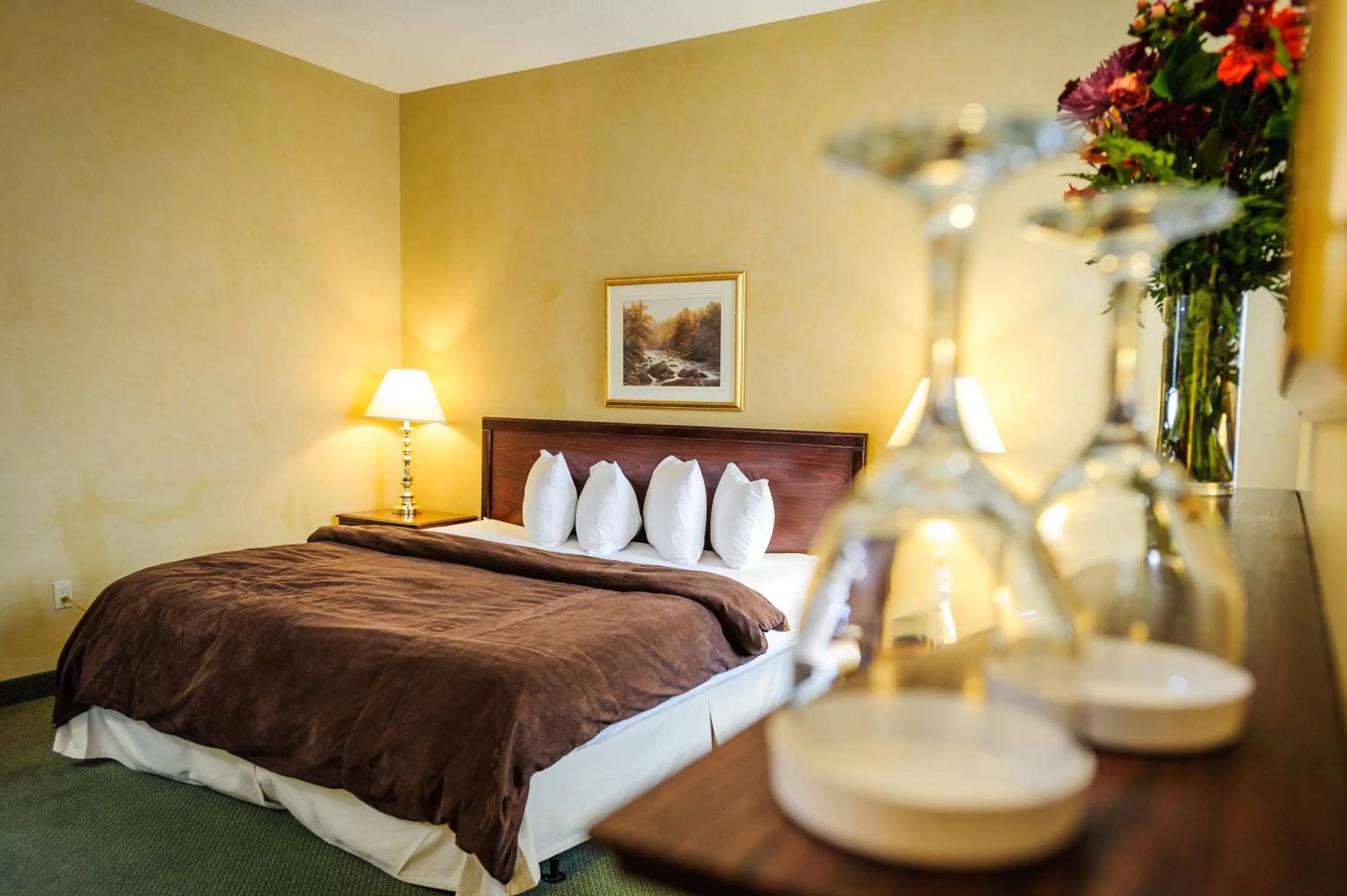 Bed in Peterborough Inn and Suites Hotel