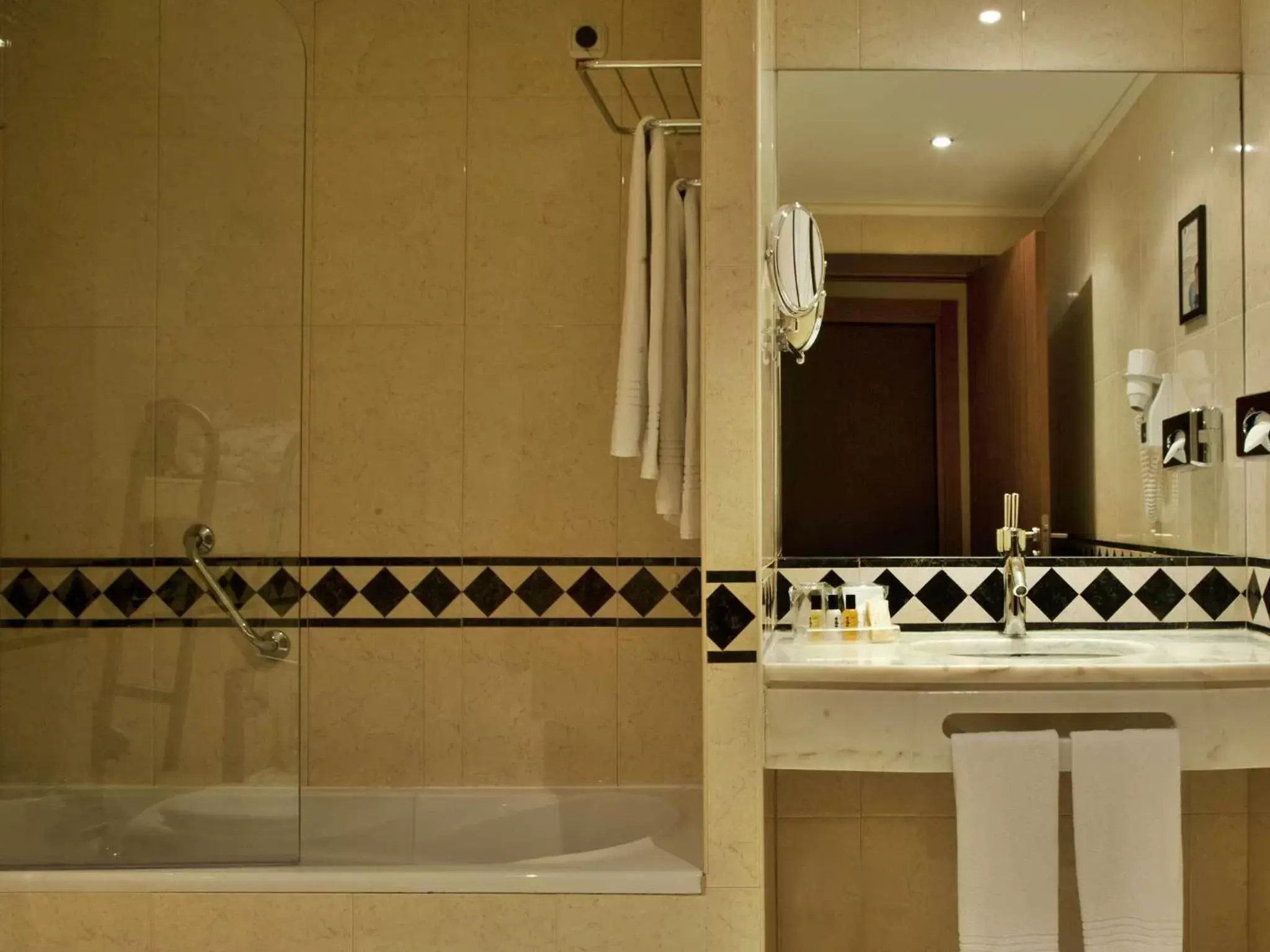 Bathroom in TURIM Europa Hotel