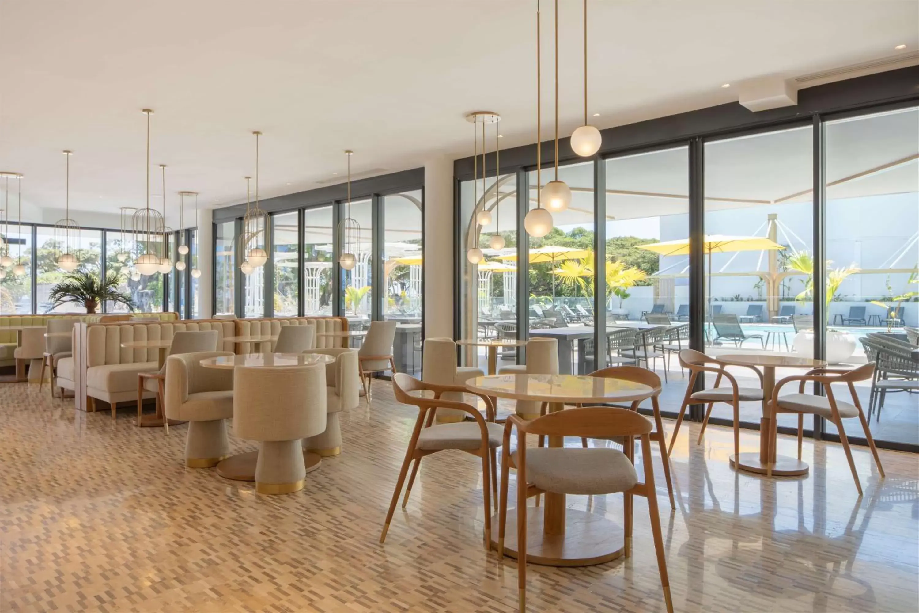 Restaurant/places to eat, Lounge/Bar in Radisson Hotel Saint Denis, La Reunion