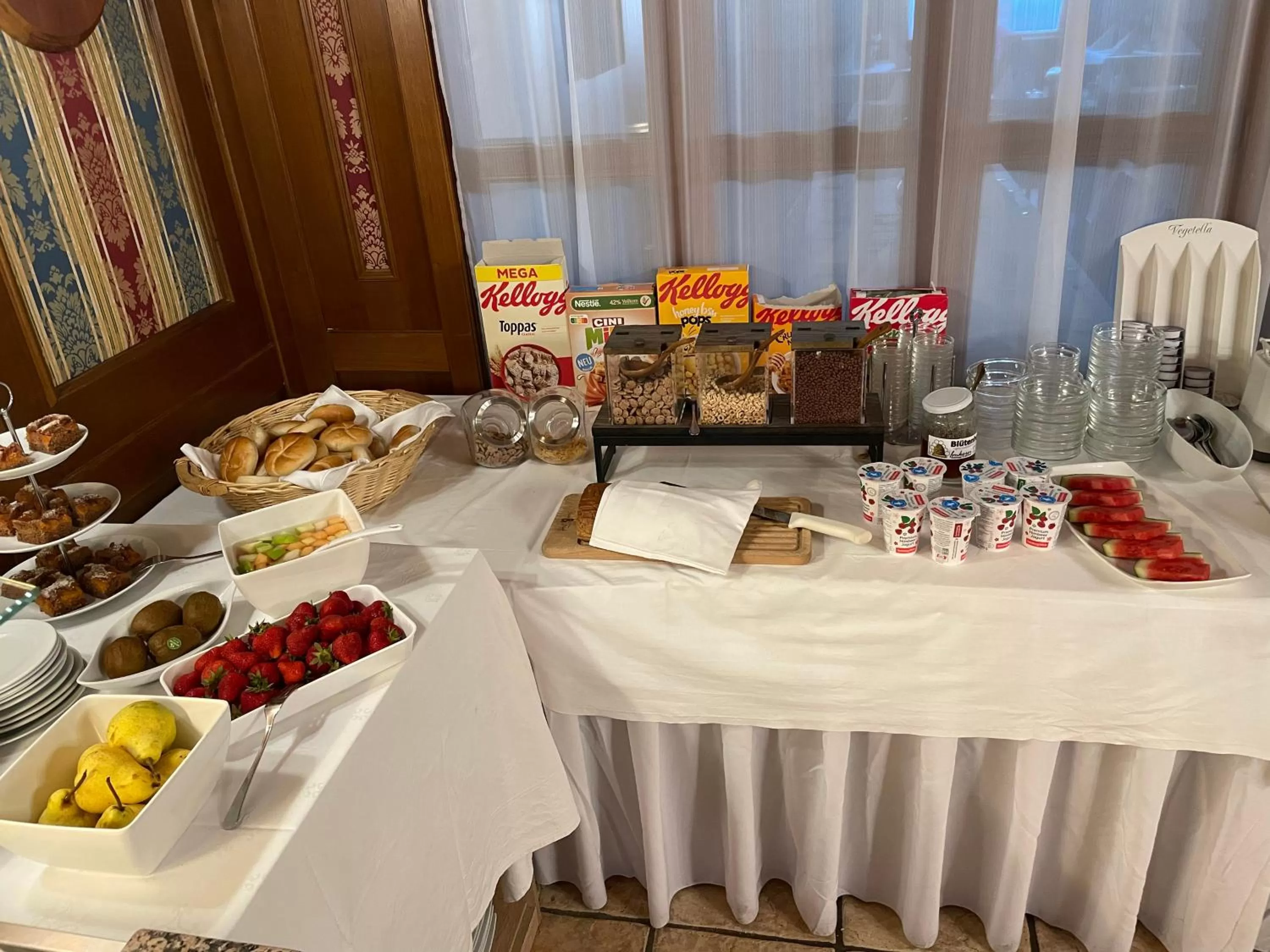 Breakfast in Hotel Restaurant Wallner I contactless check-in