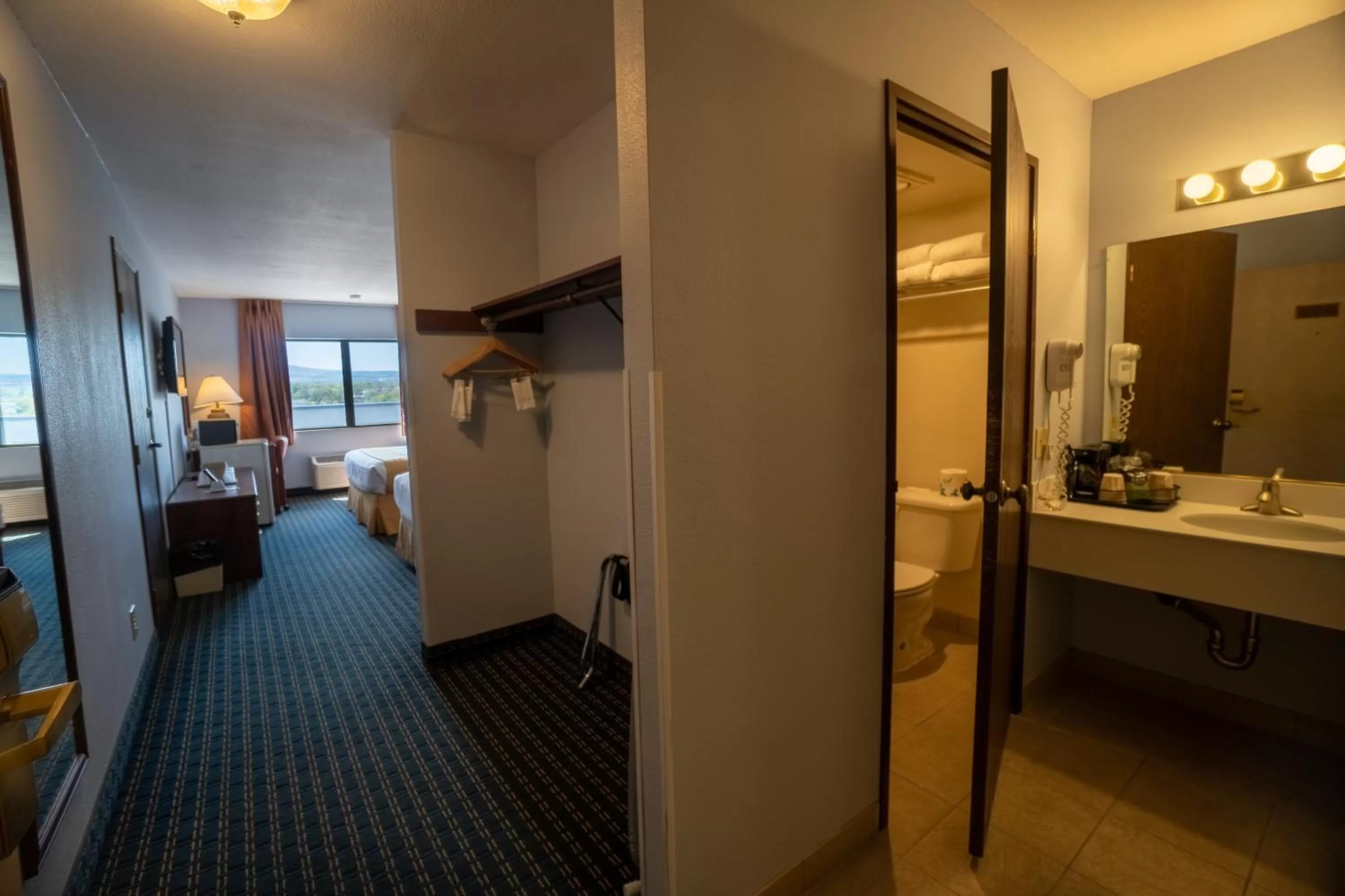 Bed in Clover Island Inn