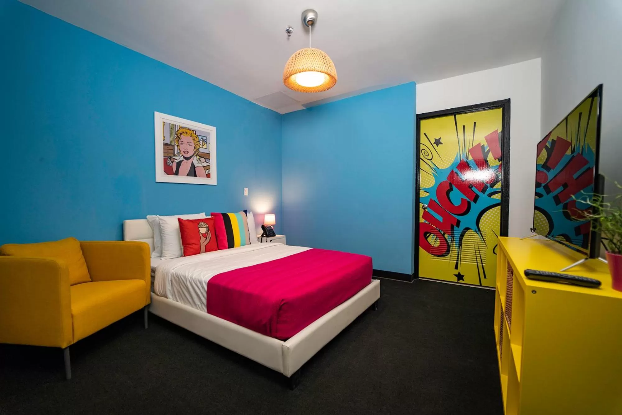 Shower, Bed in The Fox Hotel