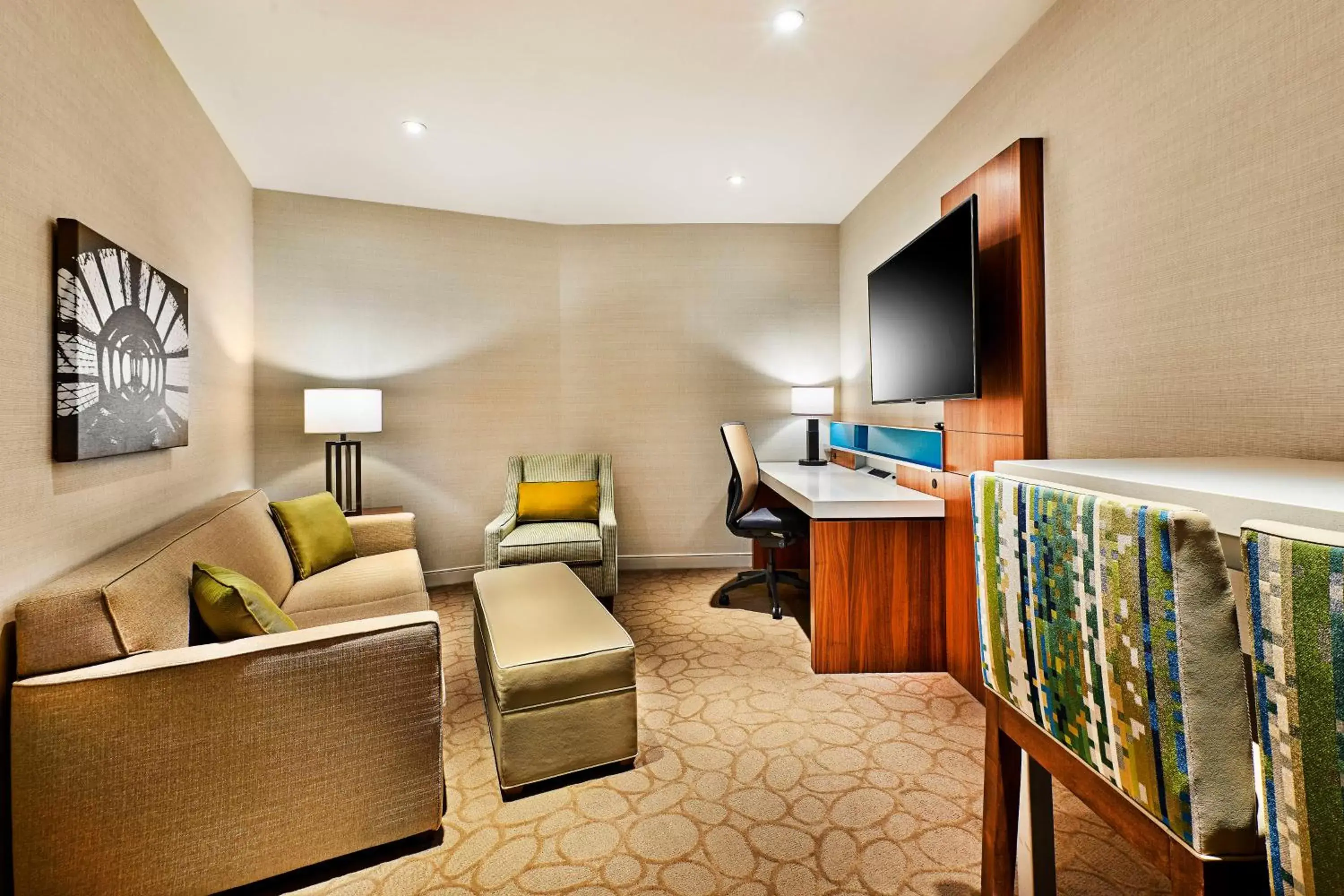 Living room, Seating Area in Delta Hotels by Marriott Dartmouth