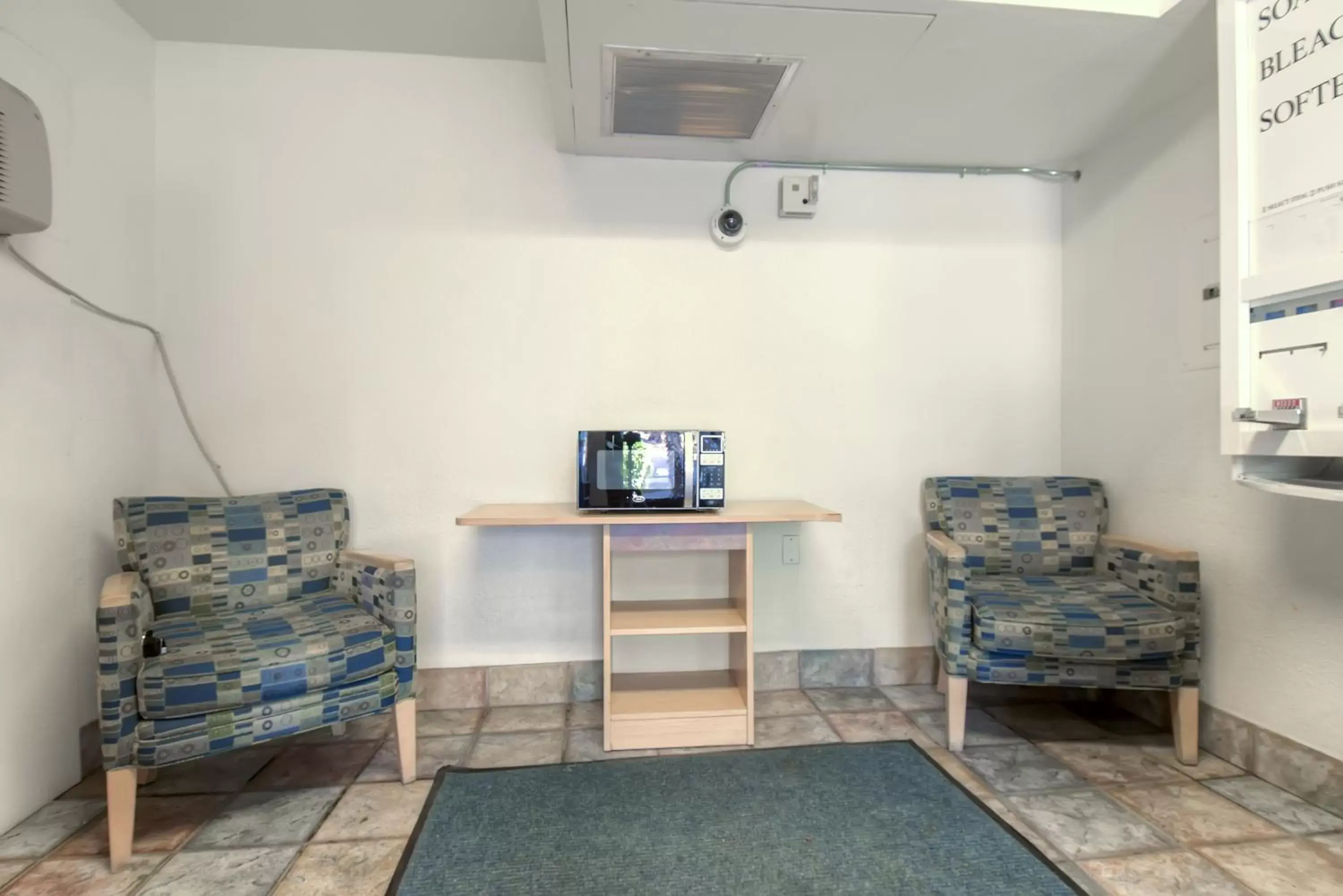 Other, Seating Area in Motel 6-Palm Springs, CA - Downtown