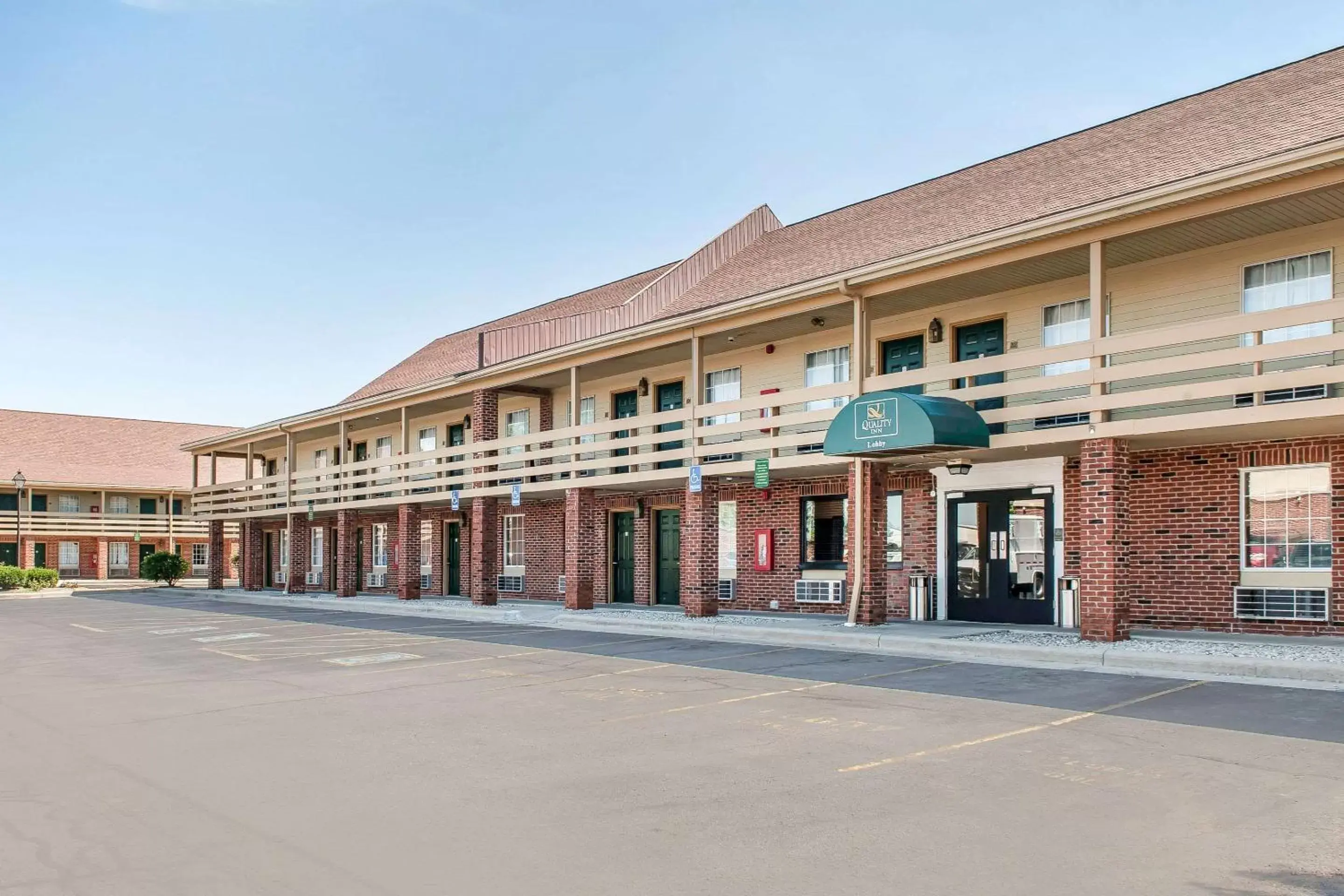 Property building in Quality Inn Property building in Quality Inn