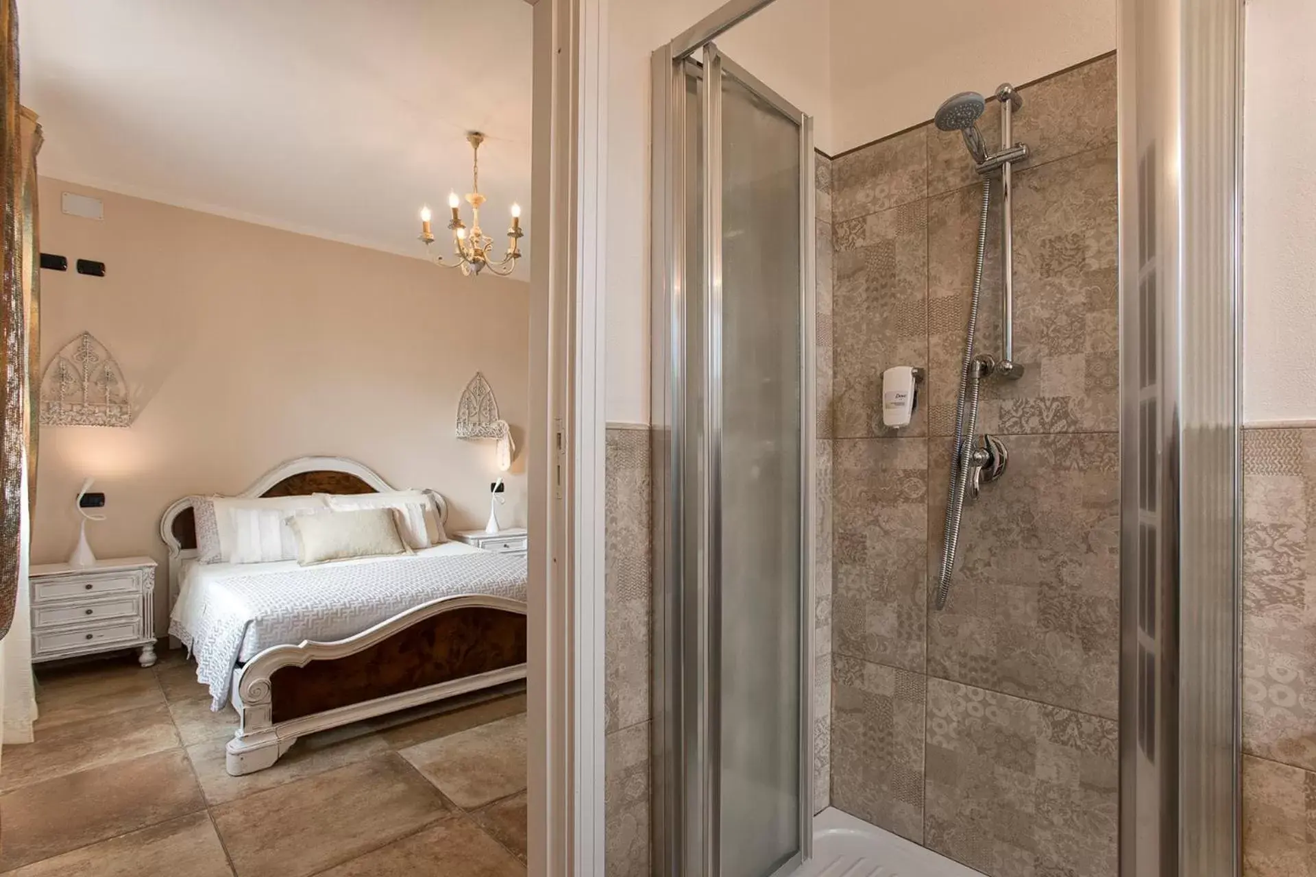 Shower in Villa Malvasio refined b&b