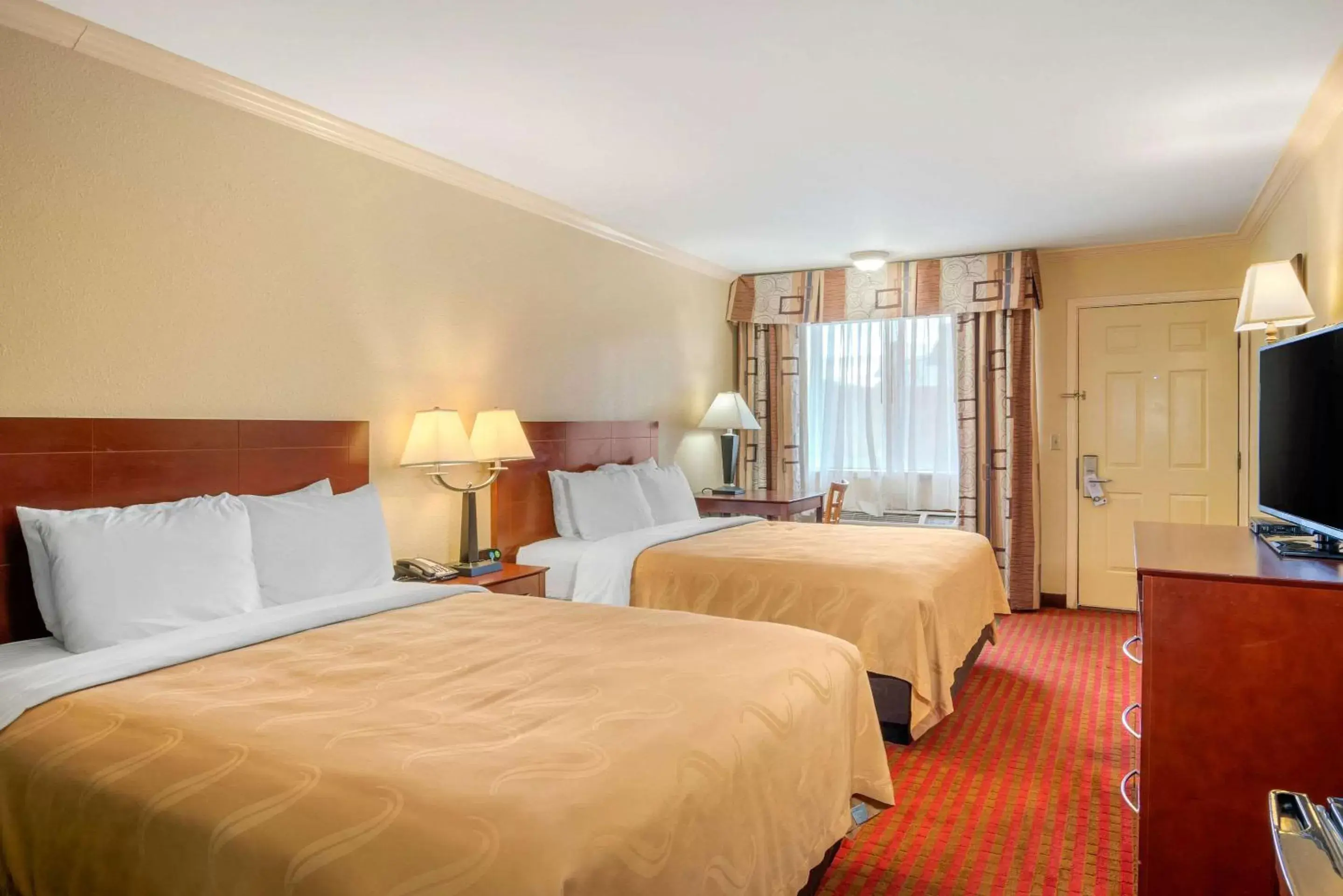 Photo of the whole room, Bed in Quality Inn Klamath Falls - Crater Lake Gateway