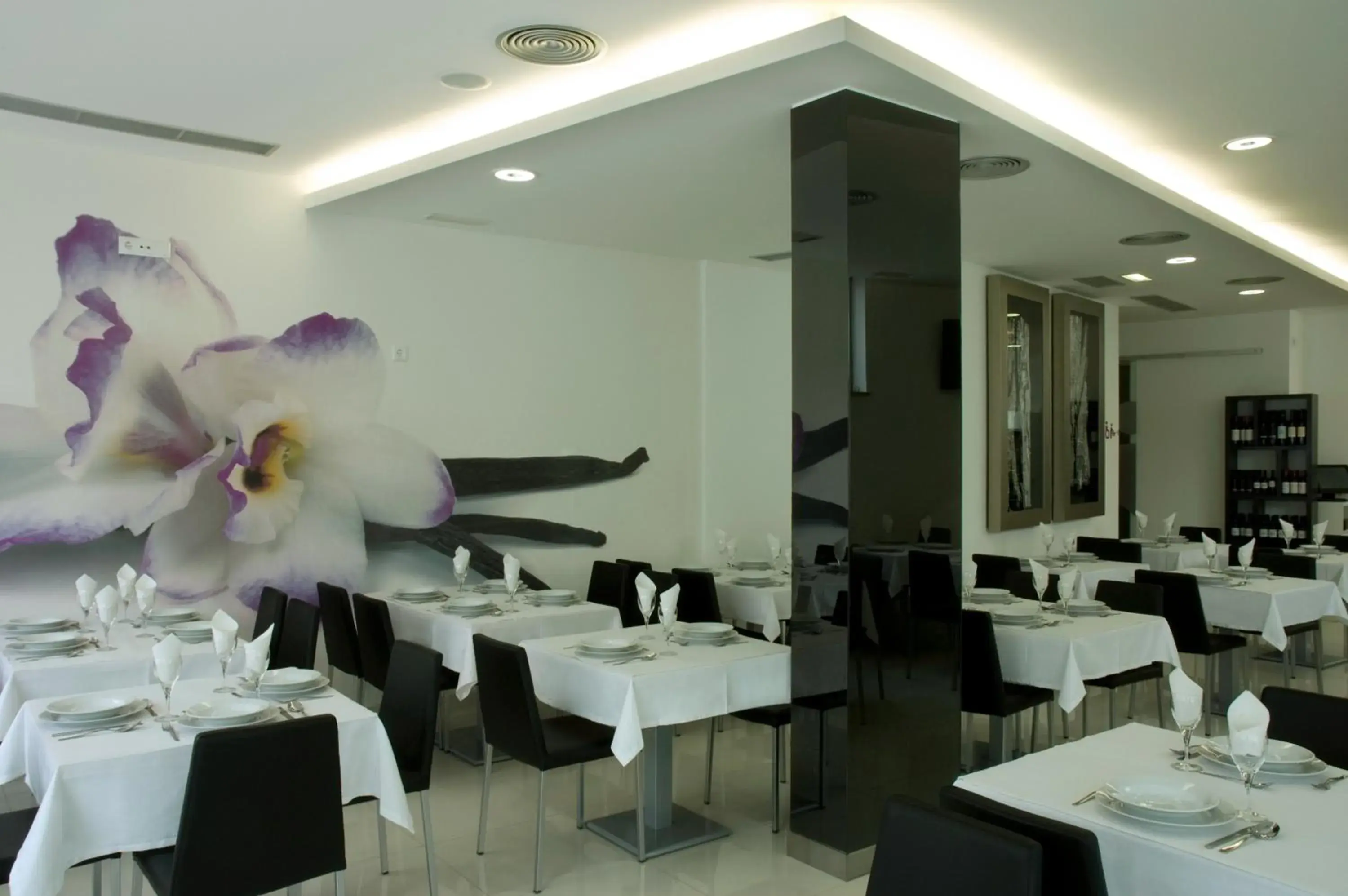 Restaurant/places to eat in Hotel Genesis Restaurant/places to eat in Hotel Genesis