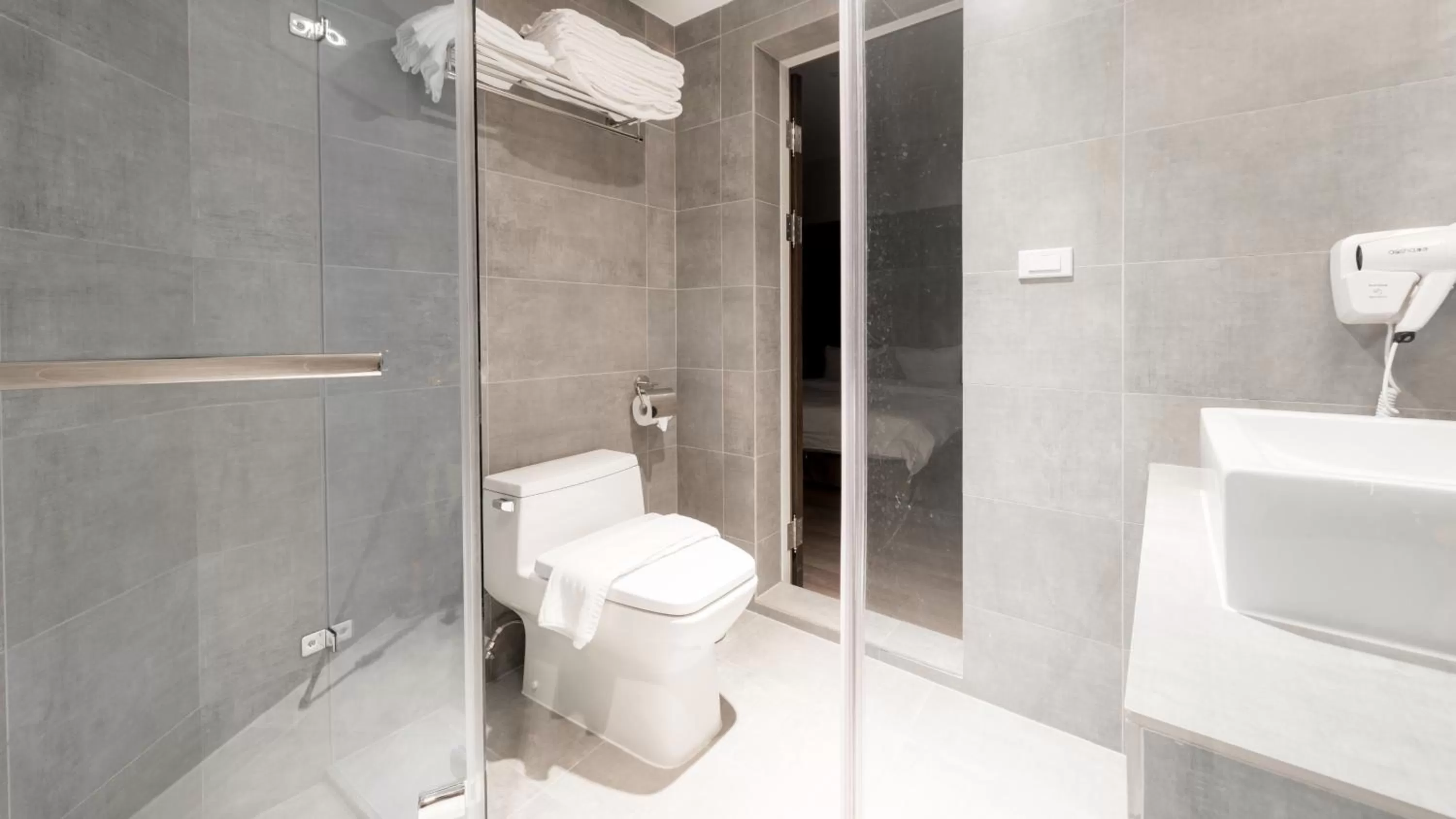 Shower in Wountain Hotel